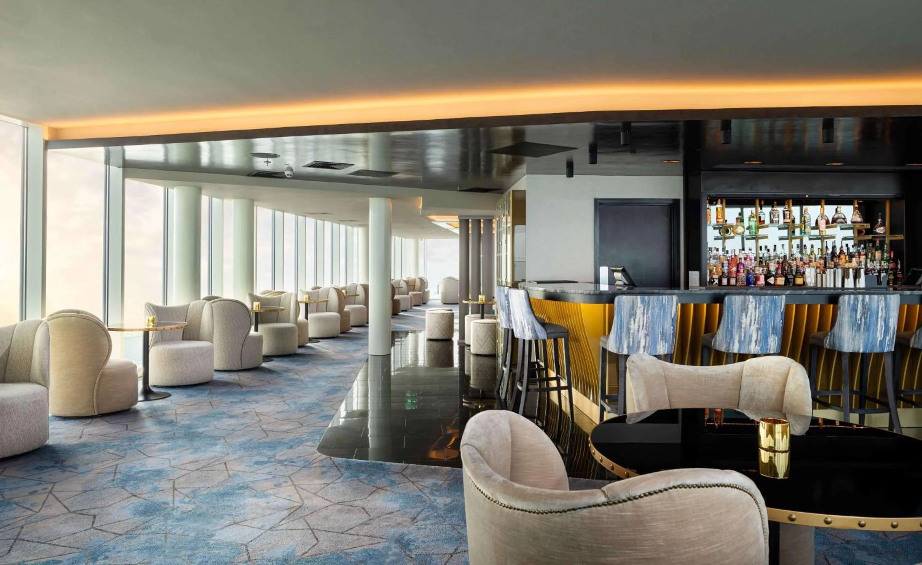 Lounge or bar in Hilton Garden Inn London Heathrow Terminal 2 and 3