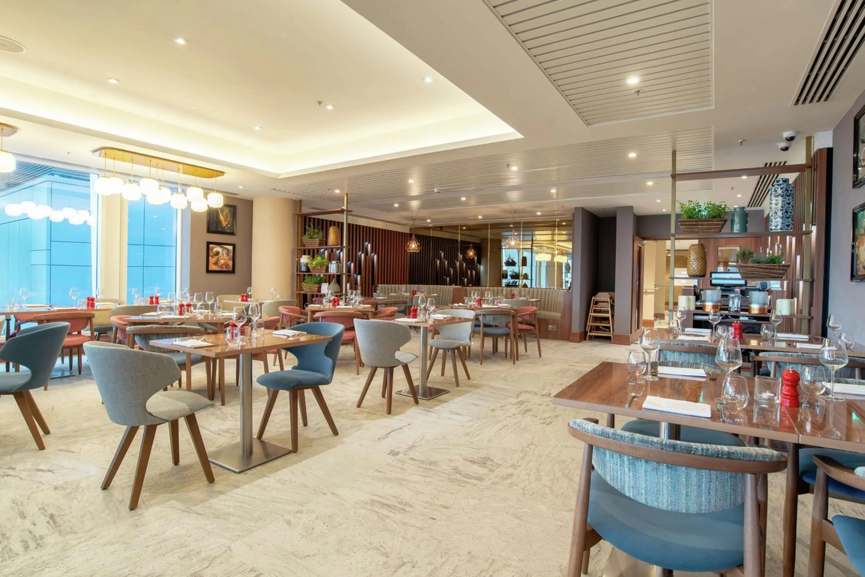 Restaurant/places to eat in Hilton Garden Inn London Heathrow Terminal 2 and 3