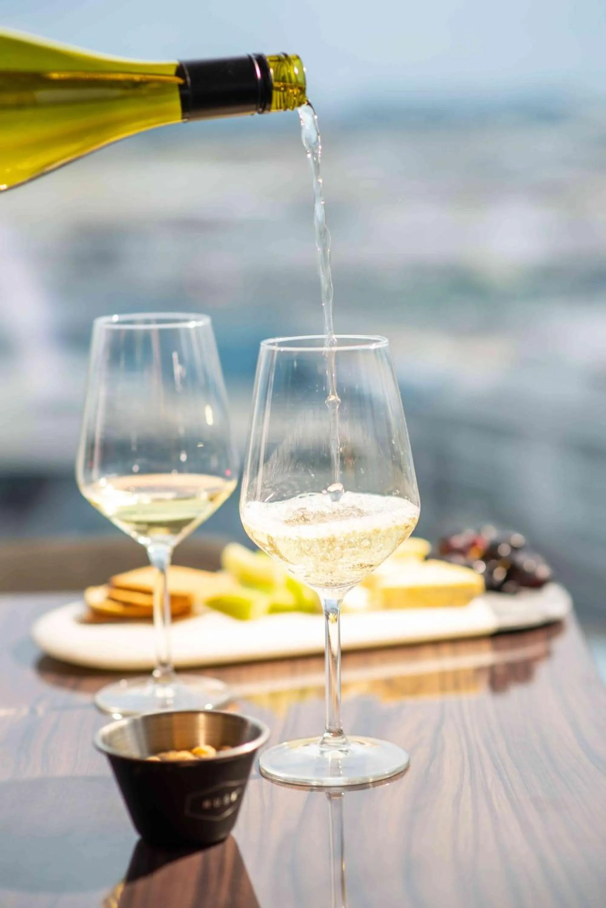 Lounge or bar in Hilton Garden Inn London Heathrow Terminal 2 and 3