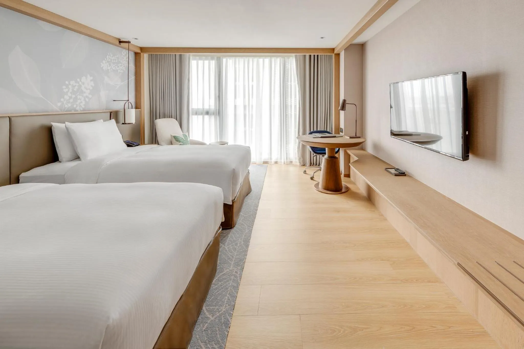 Photo of the whole room, Bed in DoubleTree by Hilton Taipei Zhongshan