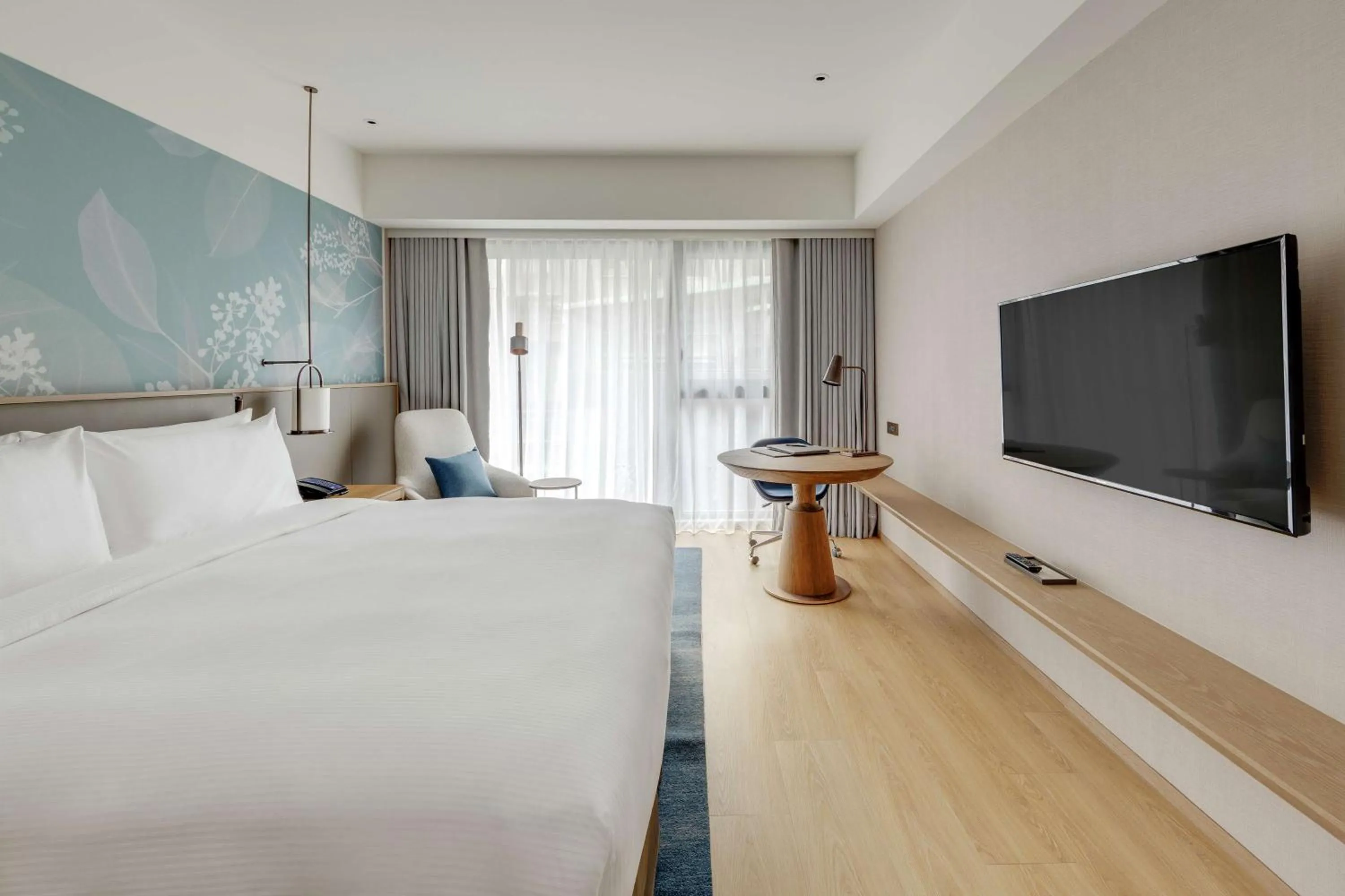 Bedroom, Bed in DoubleTree by Hilton Taipei Zhongshan