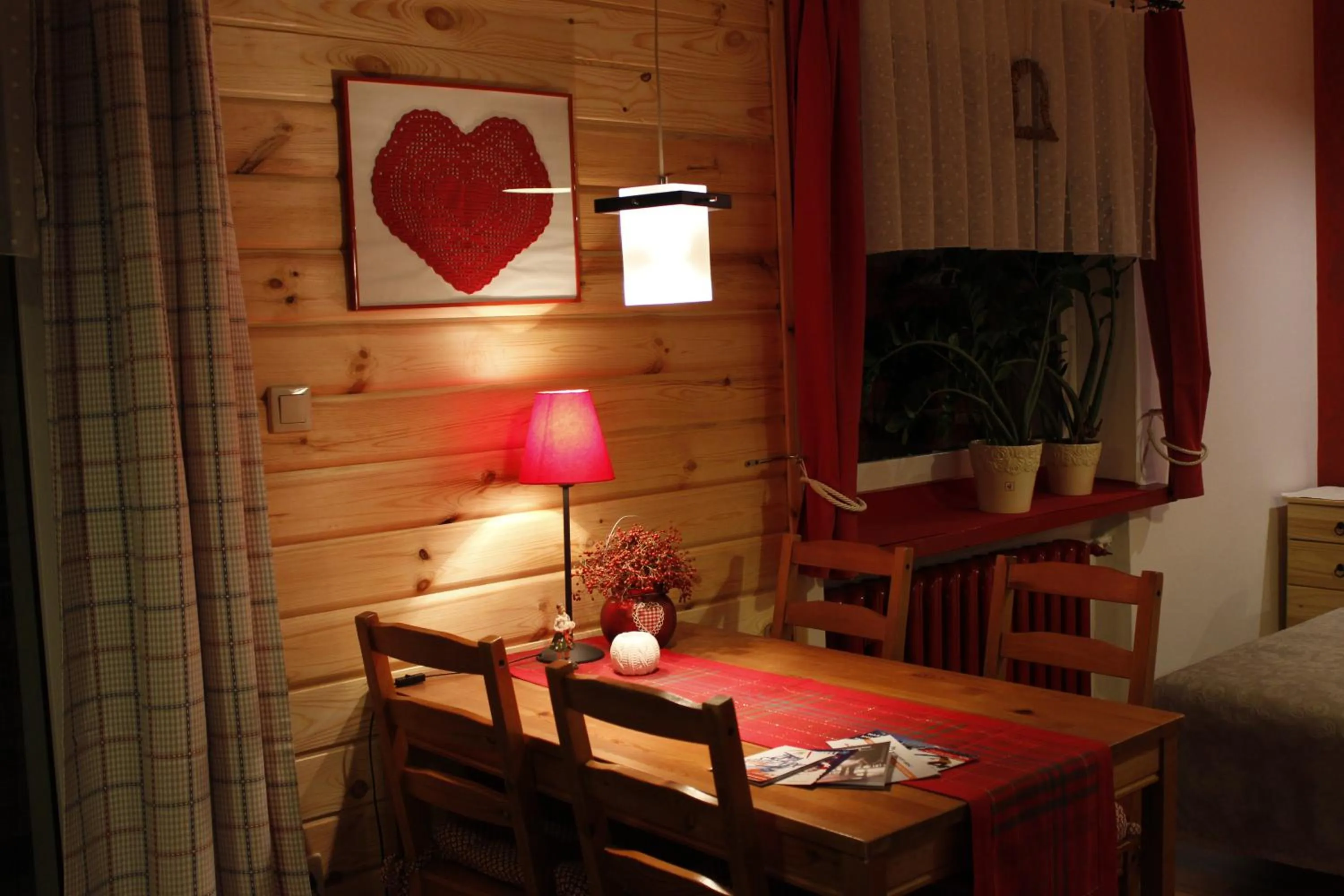 Dining area in Willa Pod Aniołem - Pokoje Gościnne & Apartamenty z widokiem na góry