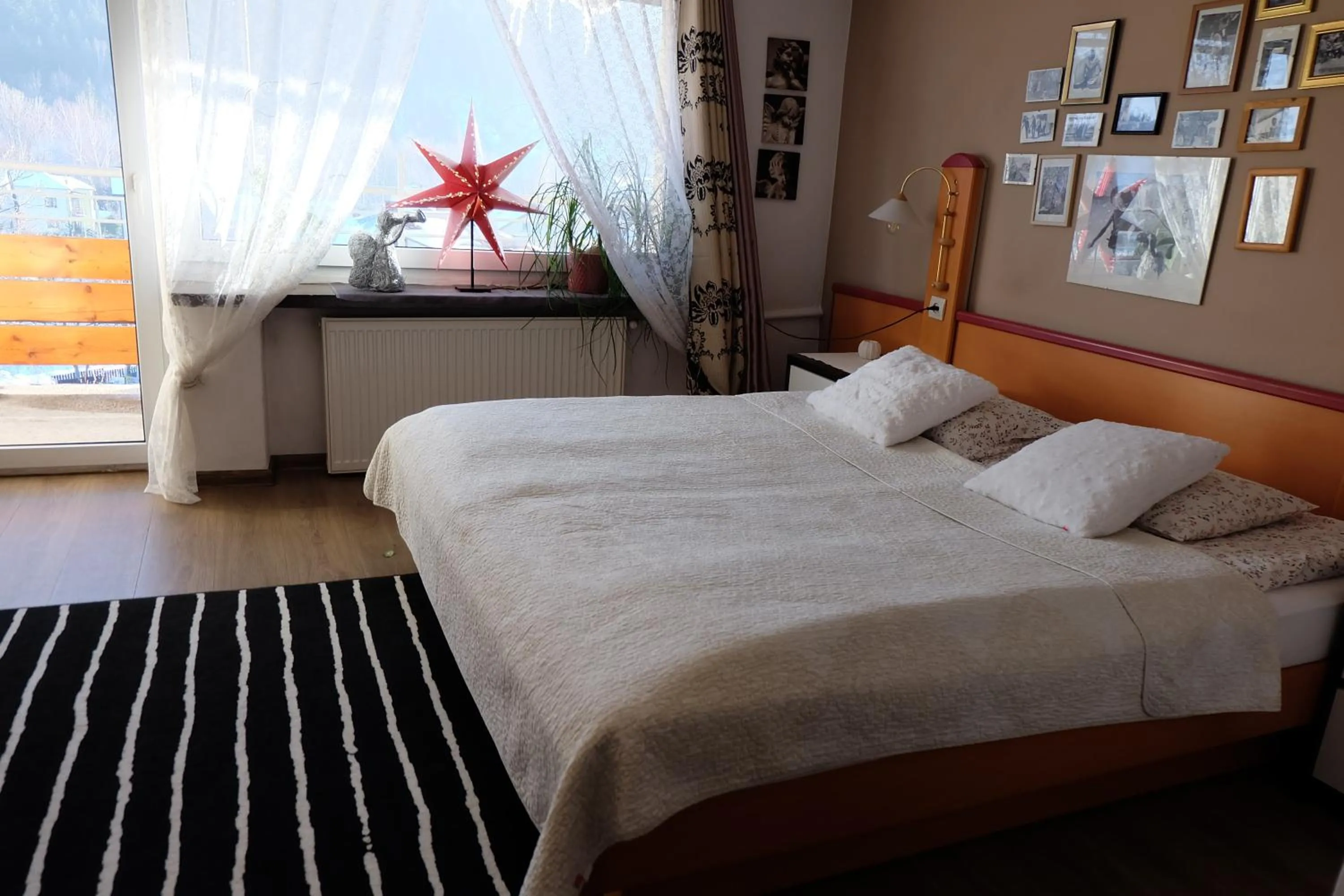 Winter, Bed in Willa Pod Aniołem - Pokoje Gościnne & Apartamenty z widokiem na góry