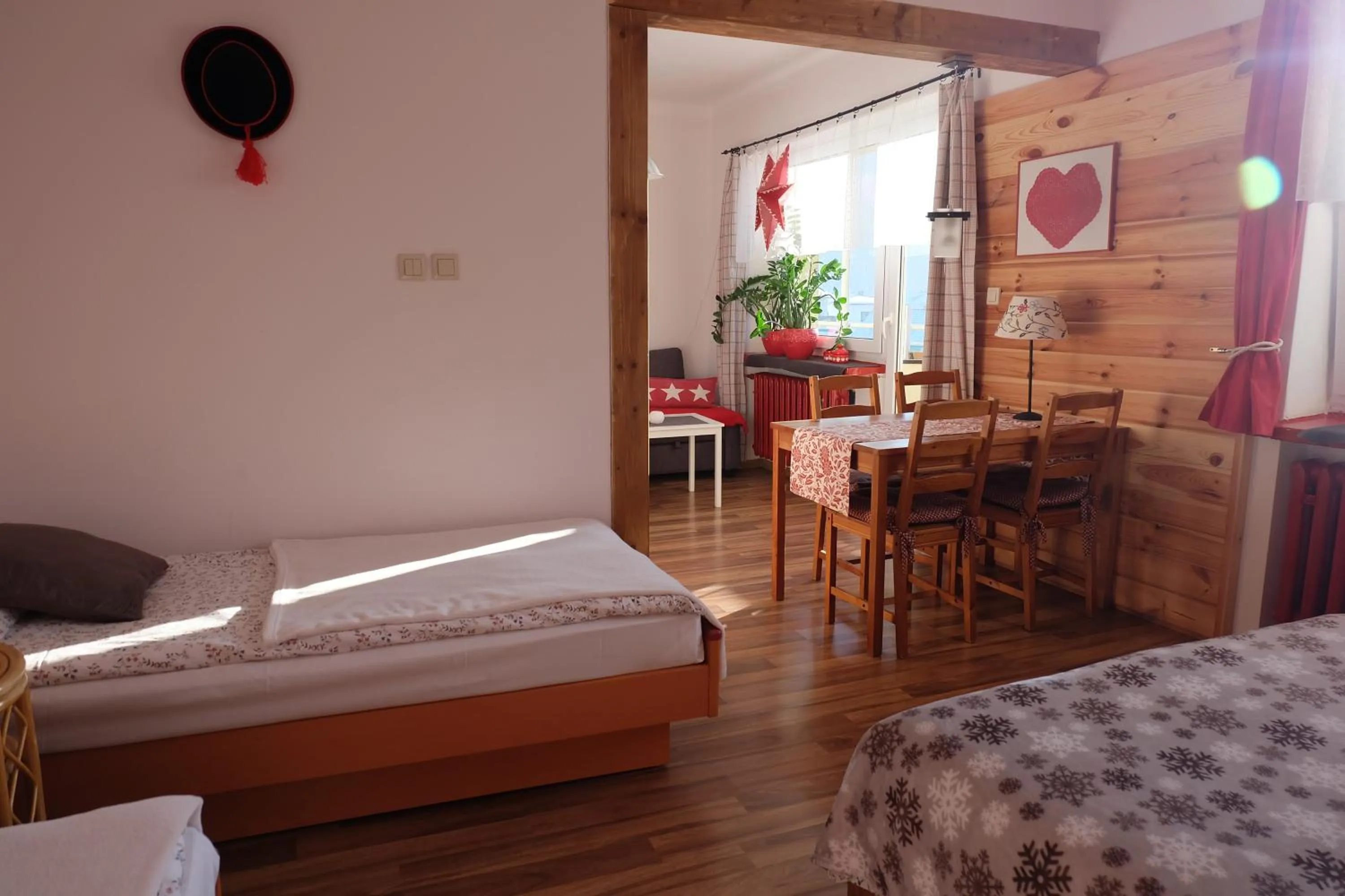 Winter, Bed in Willa Pod Aniołem - Pokoje Gościnne & Apartamenty z widokiem na góry