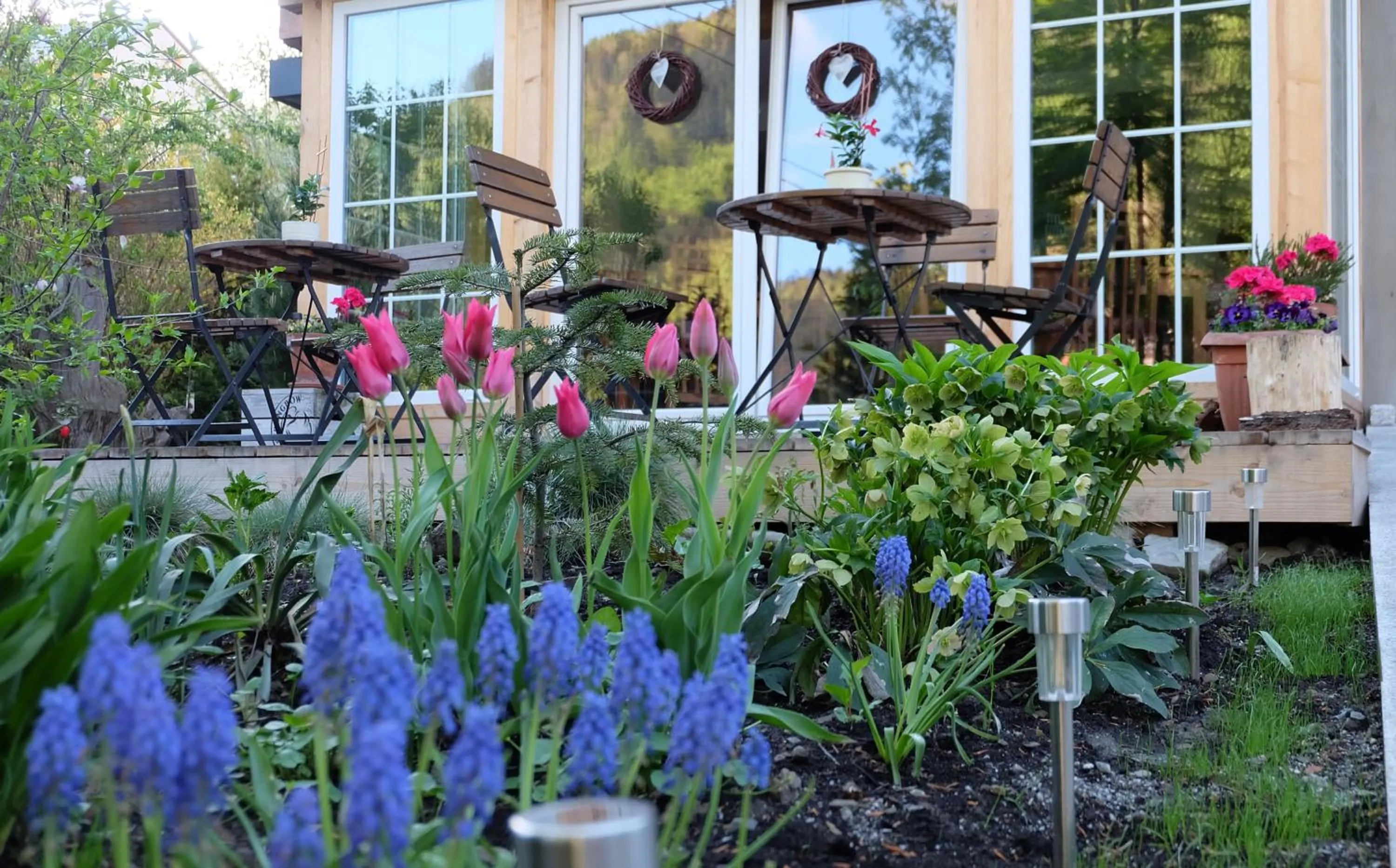 Garden in Willa Pod Aniołem - Pokoje Gościnne & Apartamenty z widokiem na góry