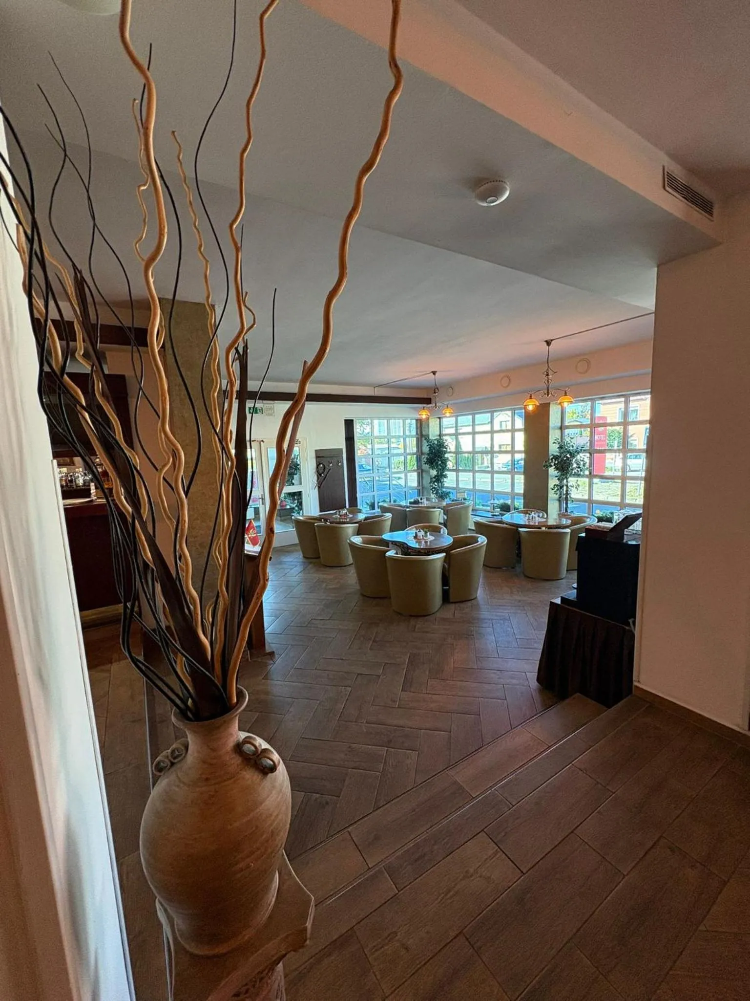 Restaurant/places to eat in Hotel Montenegro