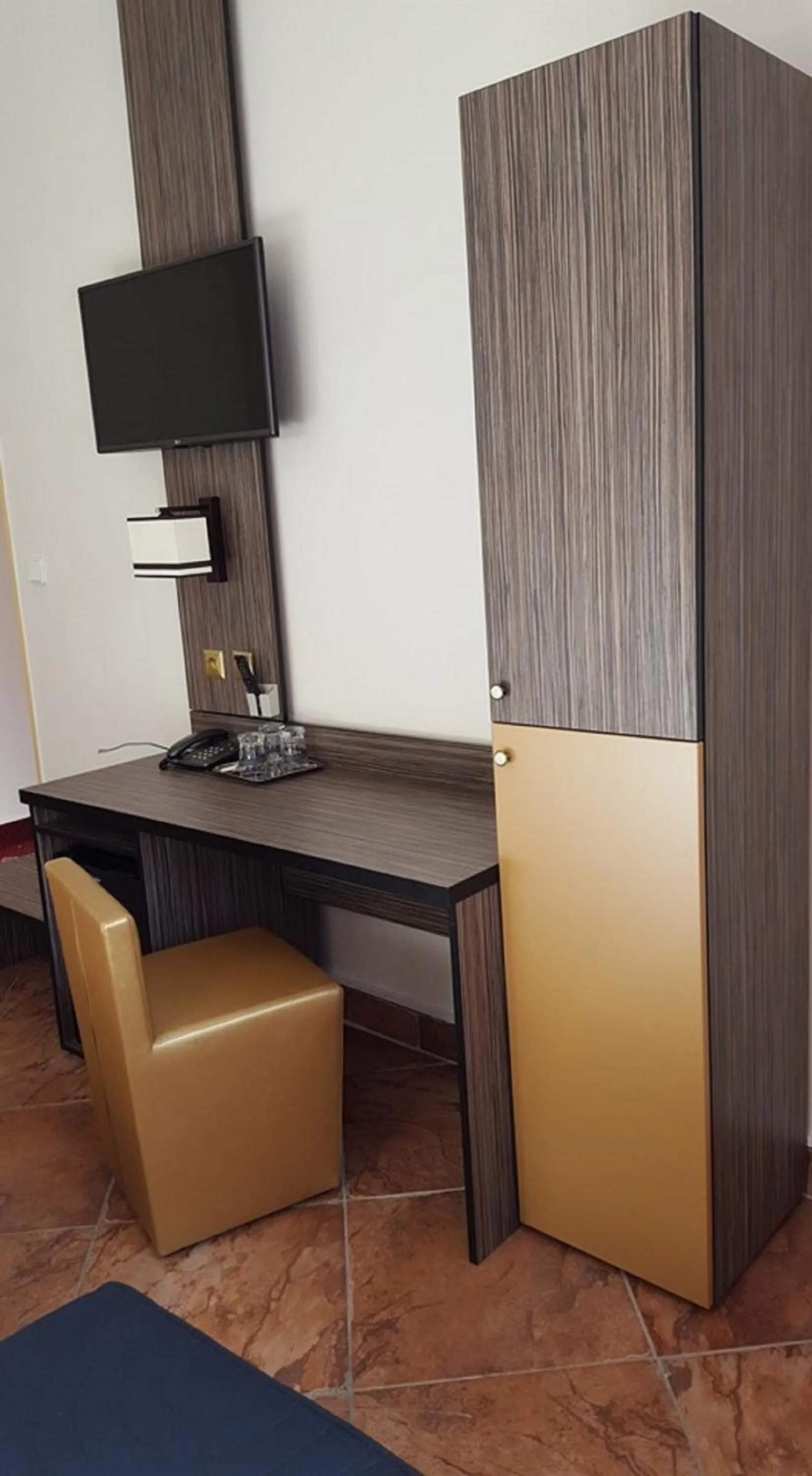 TV and multimedia in Hotel Montenegro