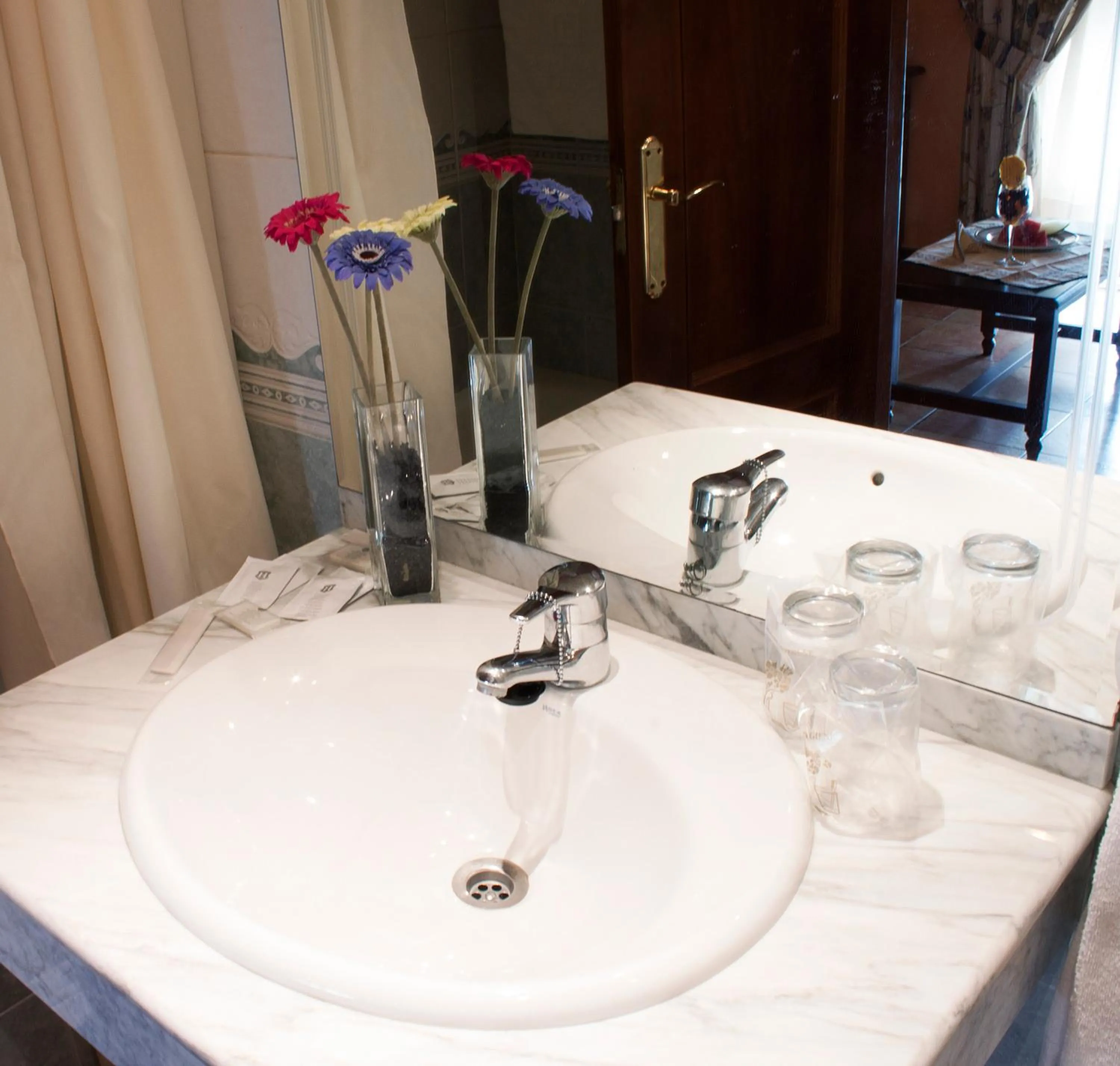 Bathroom in Albenzaire Hotel Asador