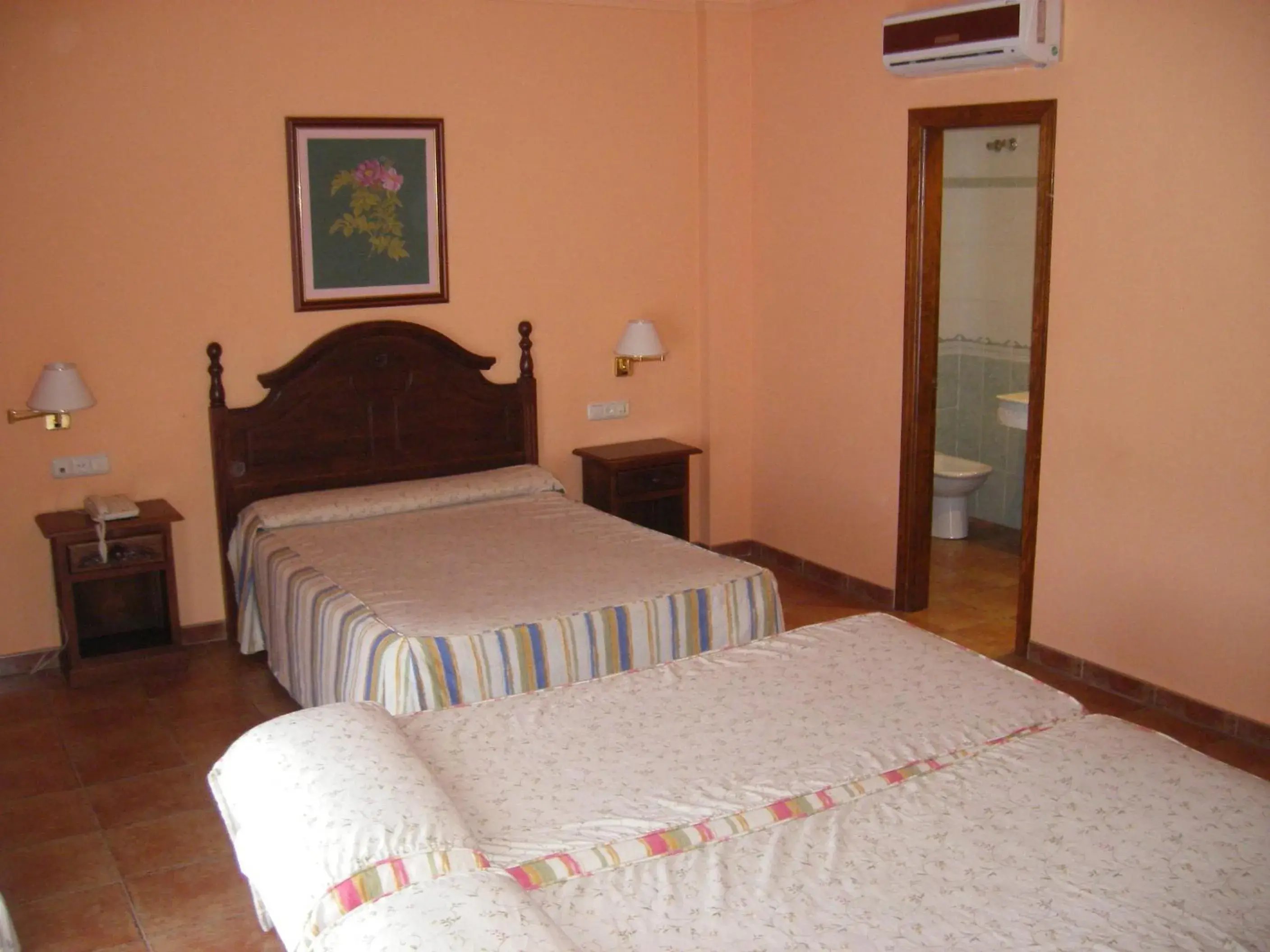 Quadruple Room in Albenzaire Hotel Asador Quadruple Room in Albenzaire Hotel Asador