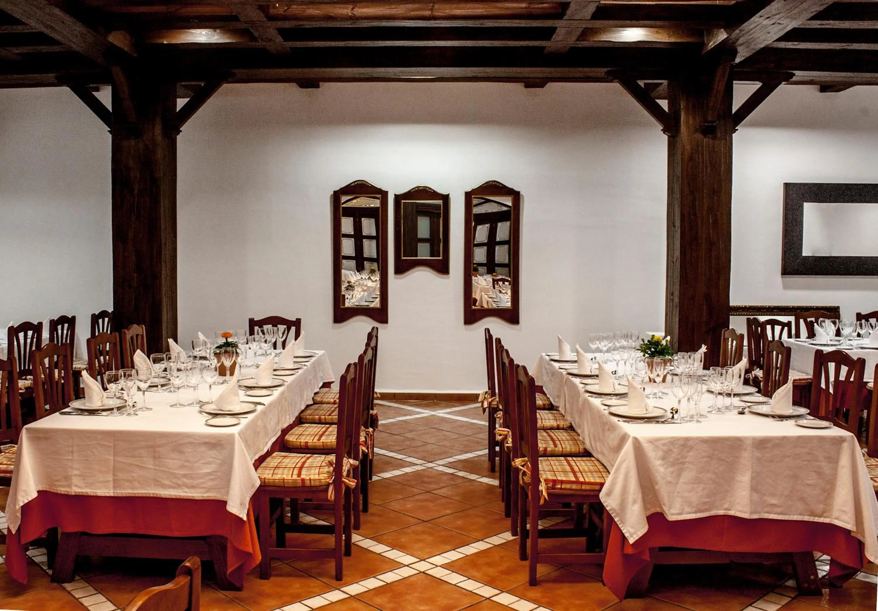Business facilities in Albenzaire Hotel Asador