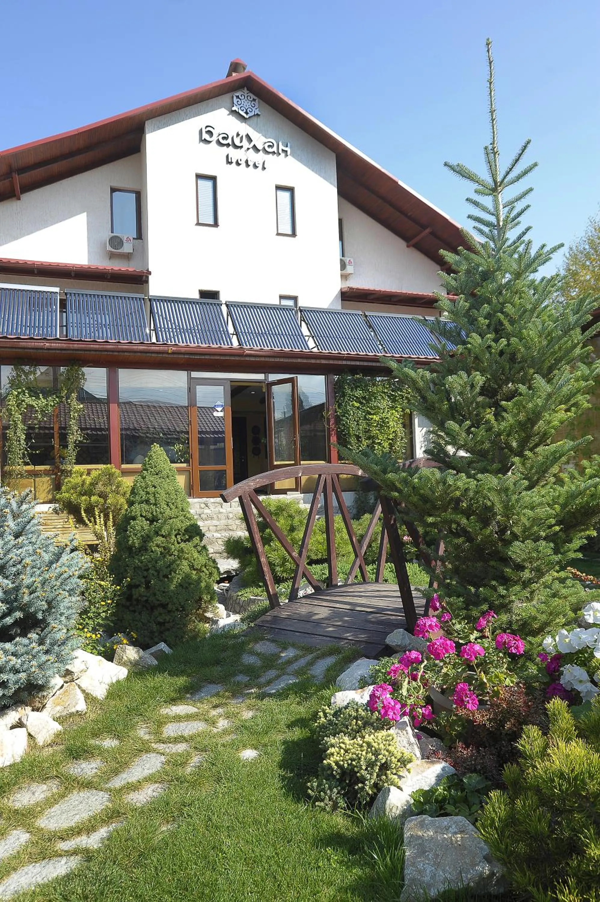 Facade/entrance in Tian-Shan Hotel