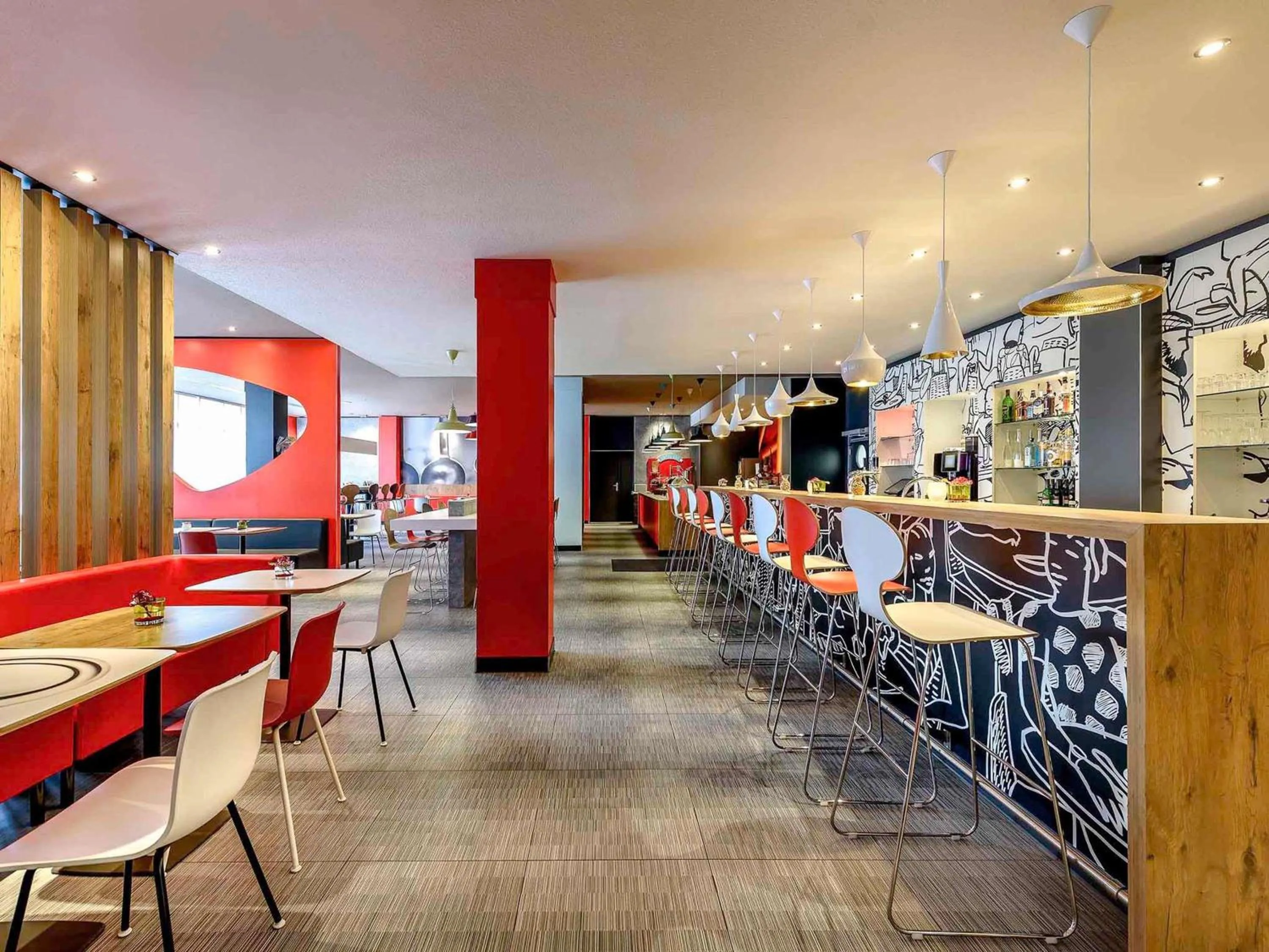 Lounge or bar in ibis Nürnberg City am Plärrer