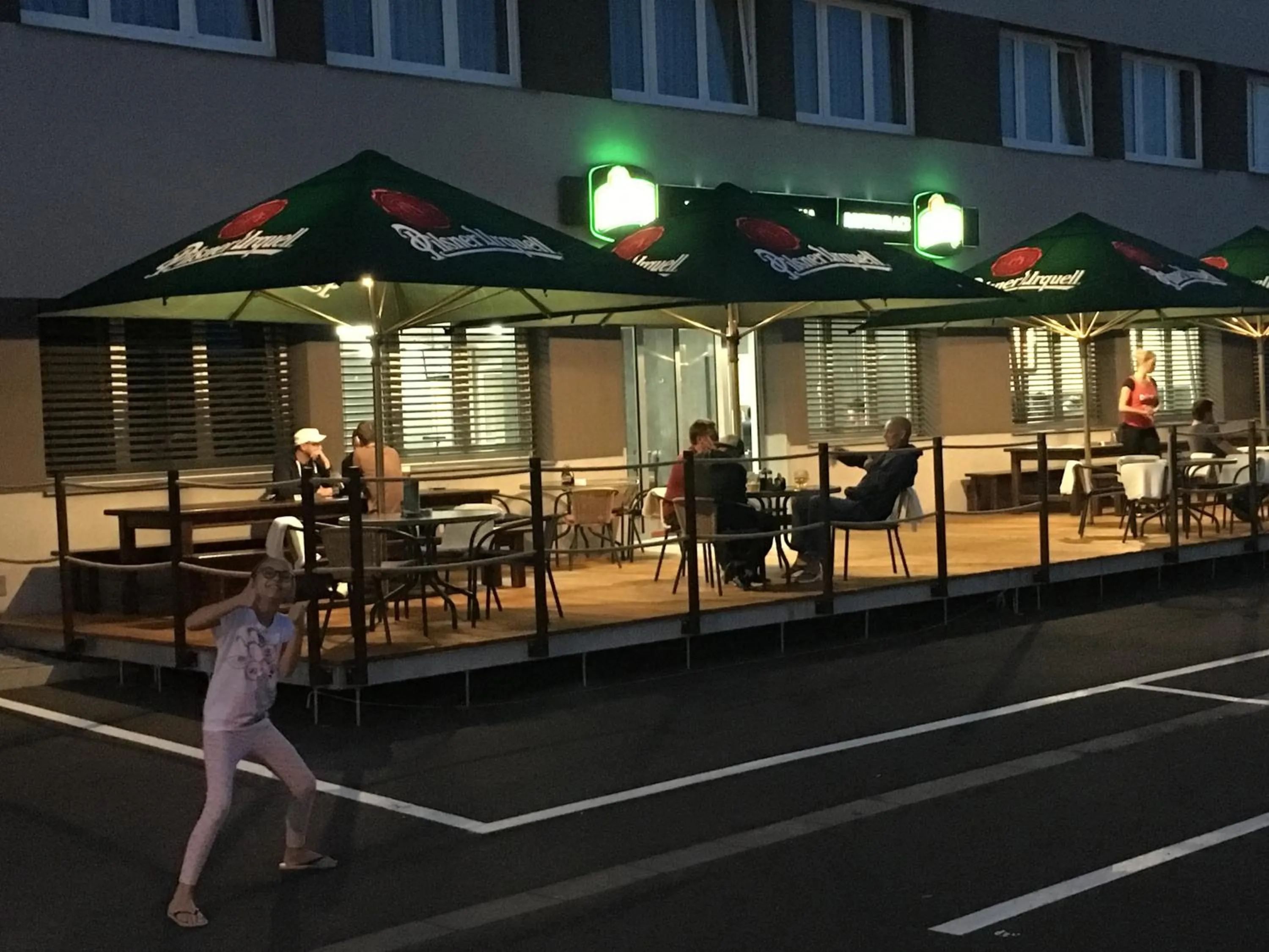 Restaurant/places to eat in Hotel Arena