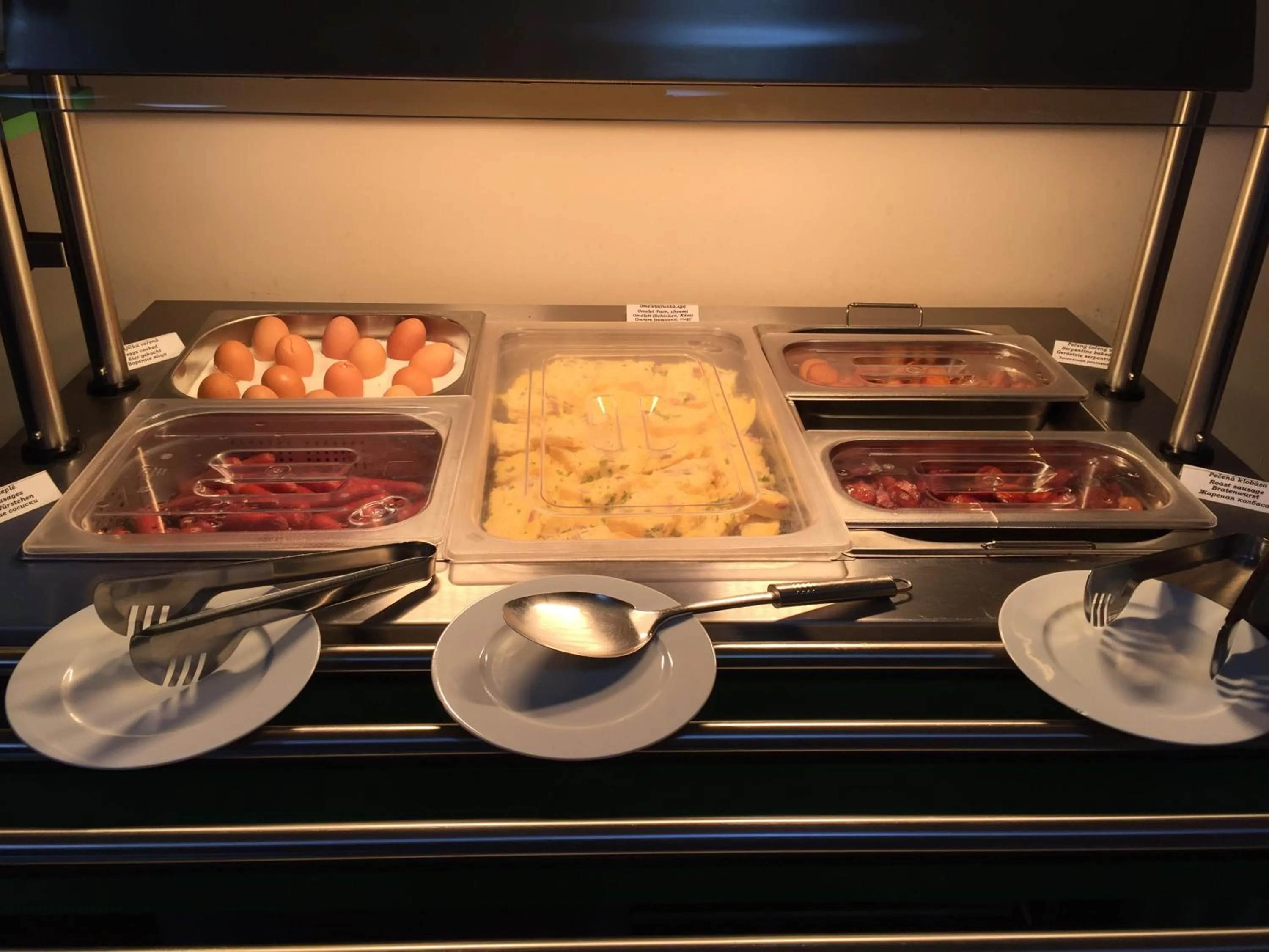 Restaurant/places to eat in Hotel Arena