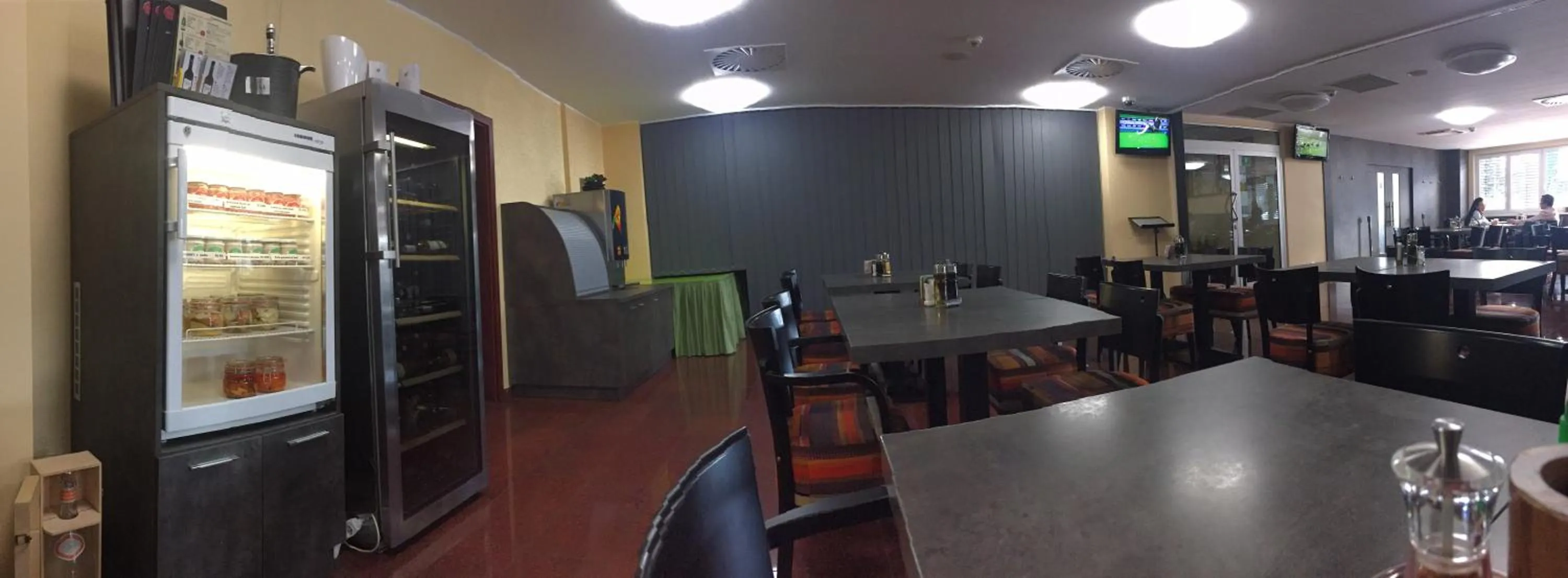 Restaurant/places to eat in Hotel Arena