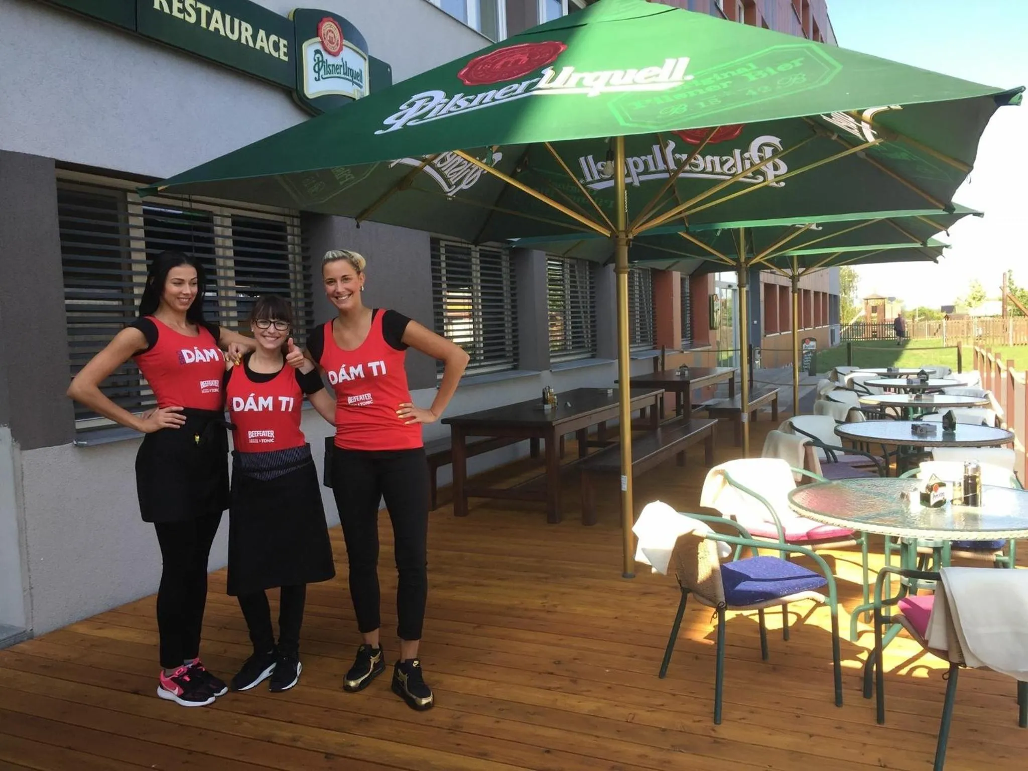 Restaurant/places to eat in Hotel Arena