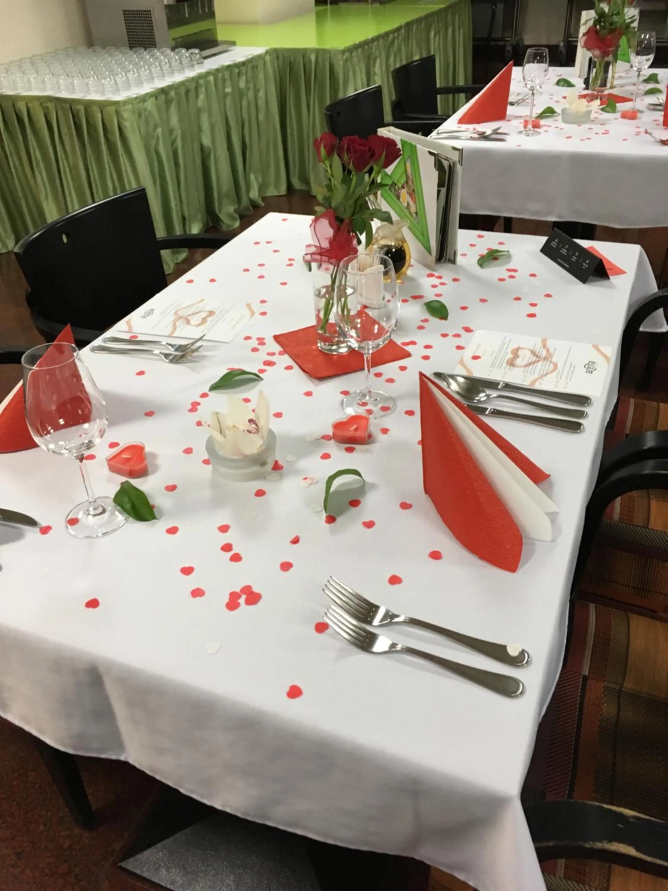 Restaurant/places to eat in Hotel Arena