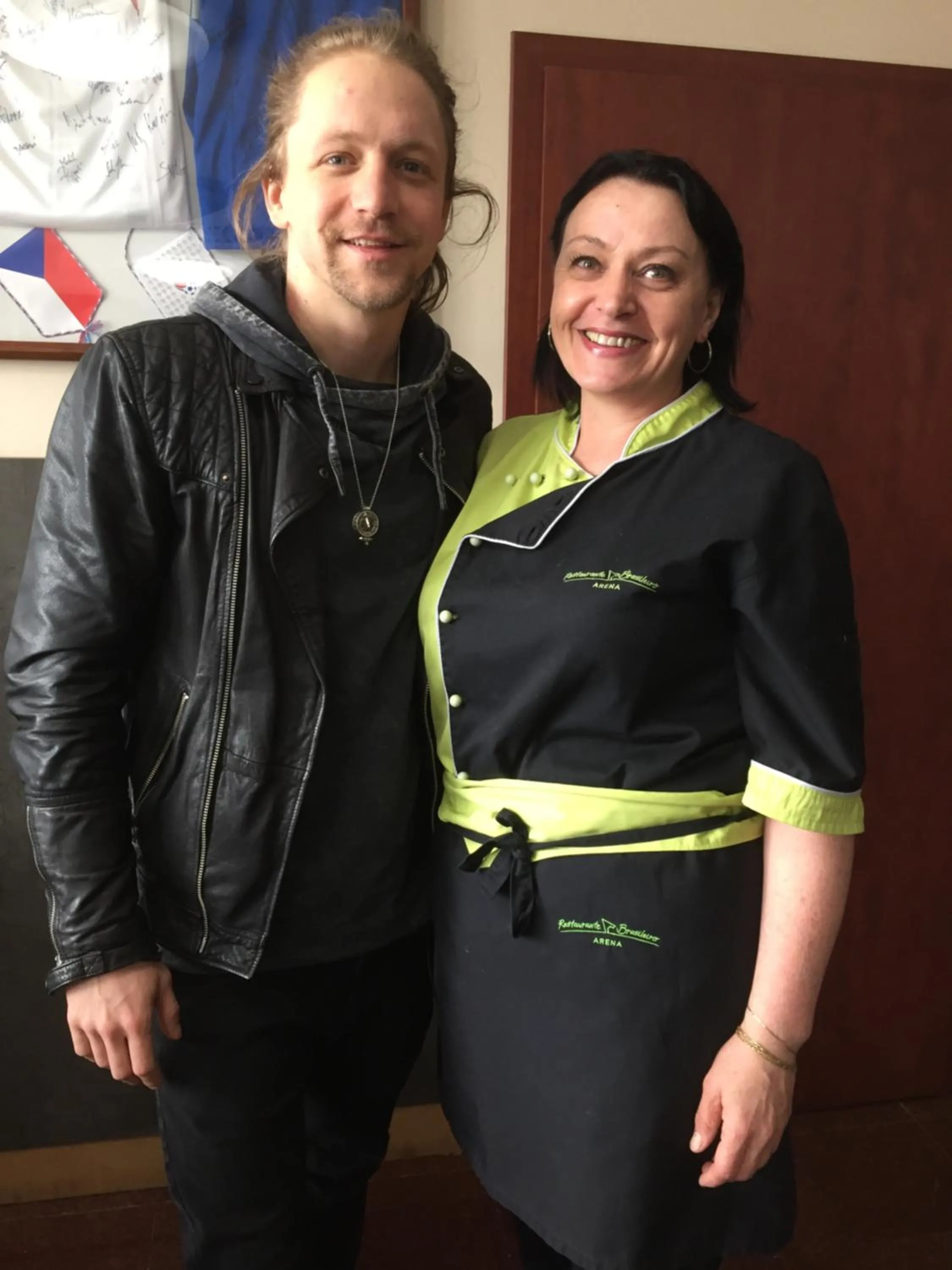 Restaurant/places to eat in Hotel Arena