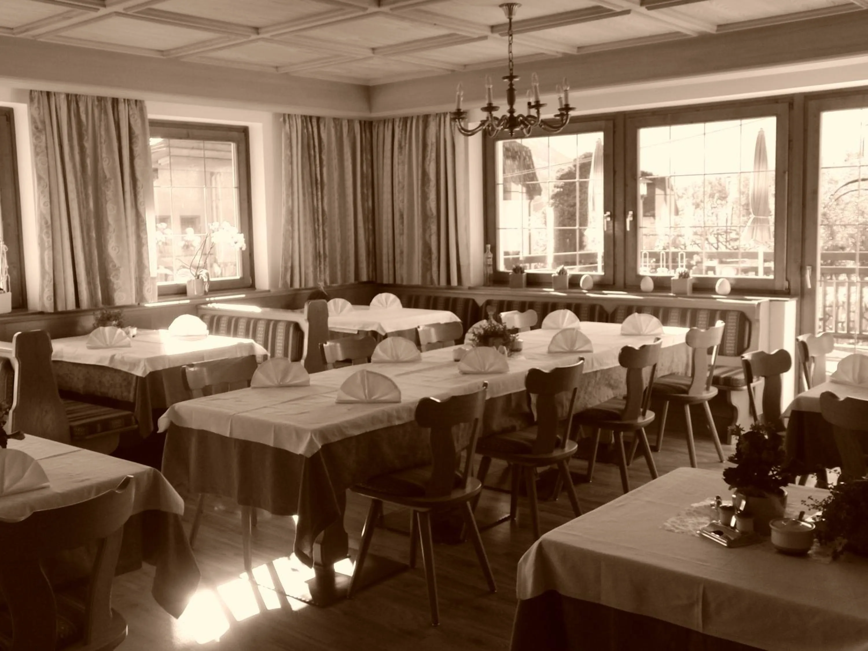 Restaurant/places to eat in Garni An der Leit