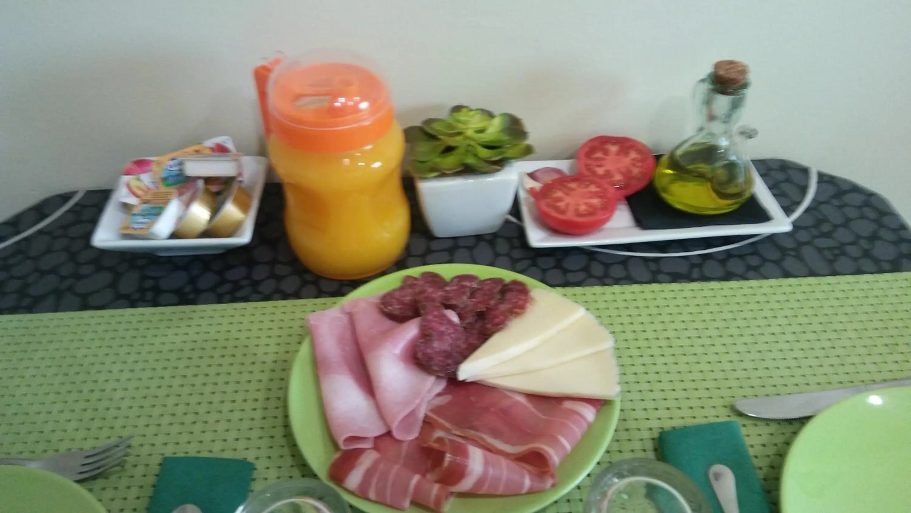 Food and drinks in Hostal Sant Roc