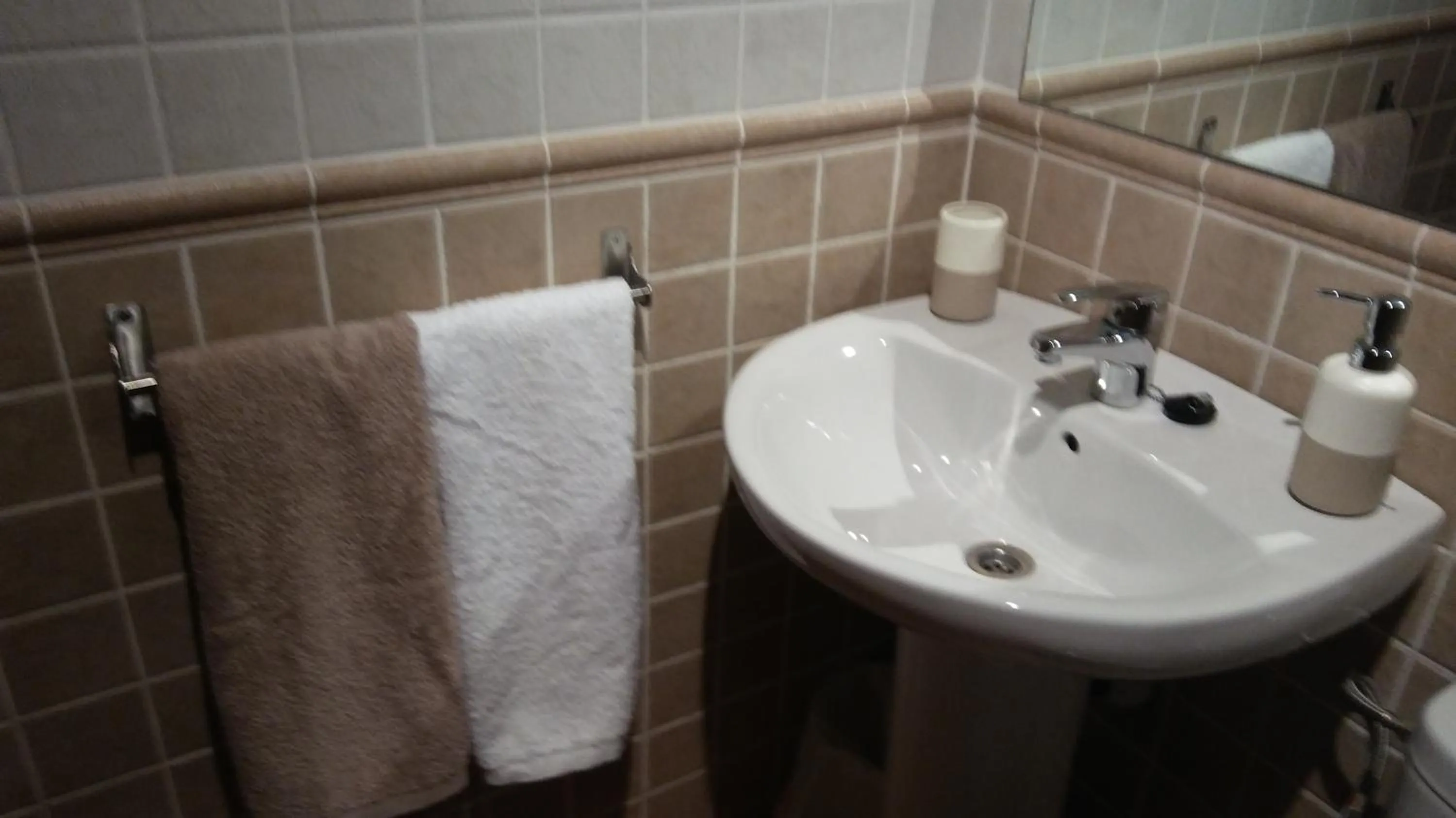 Shower in Hostal Sant Roc