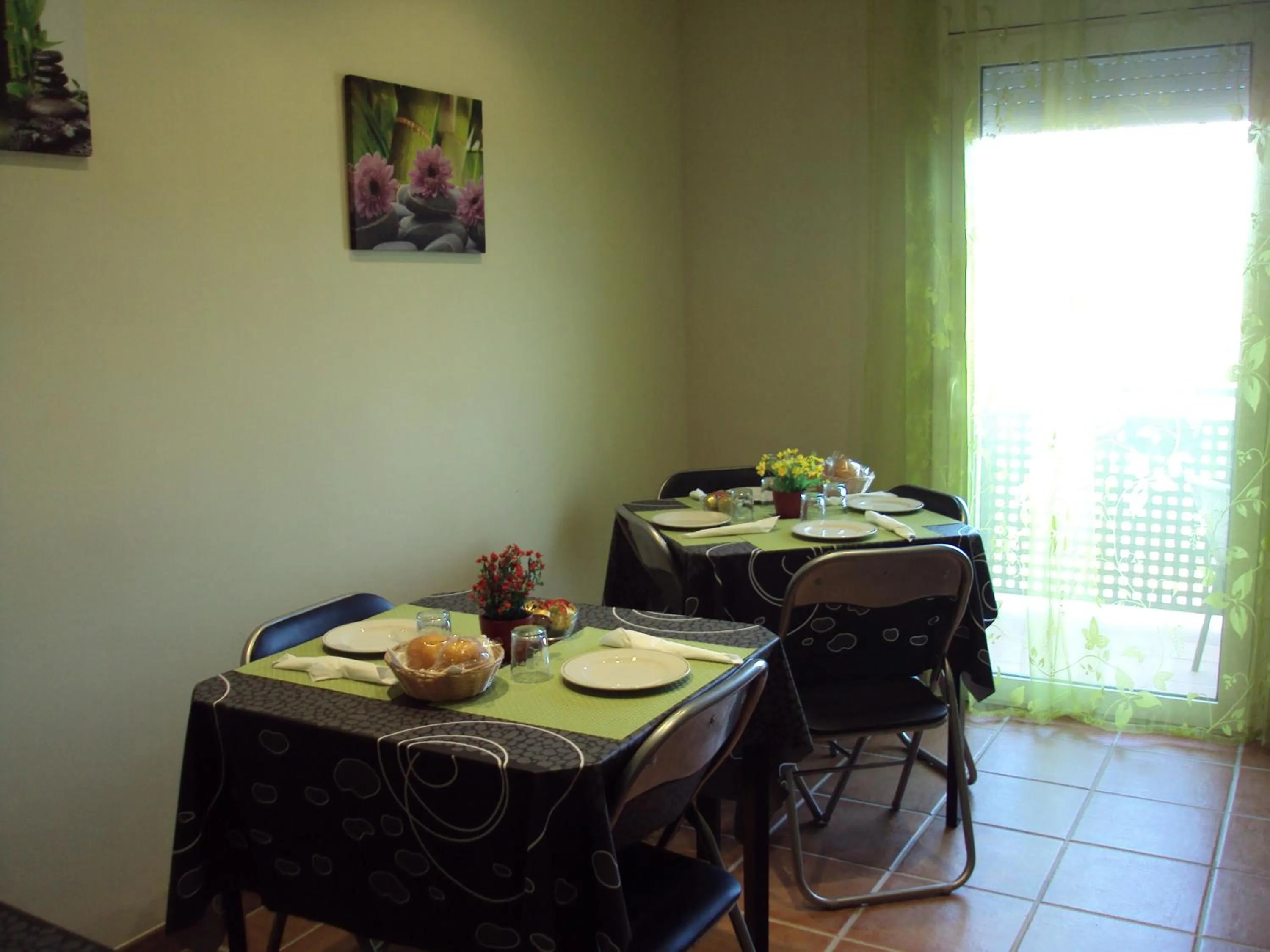 Food and drinks in Hostal Sant Roc