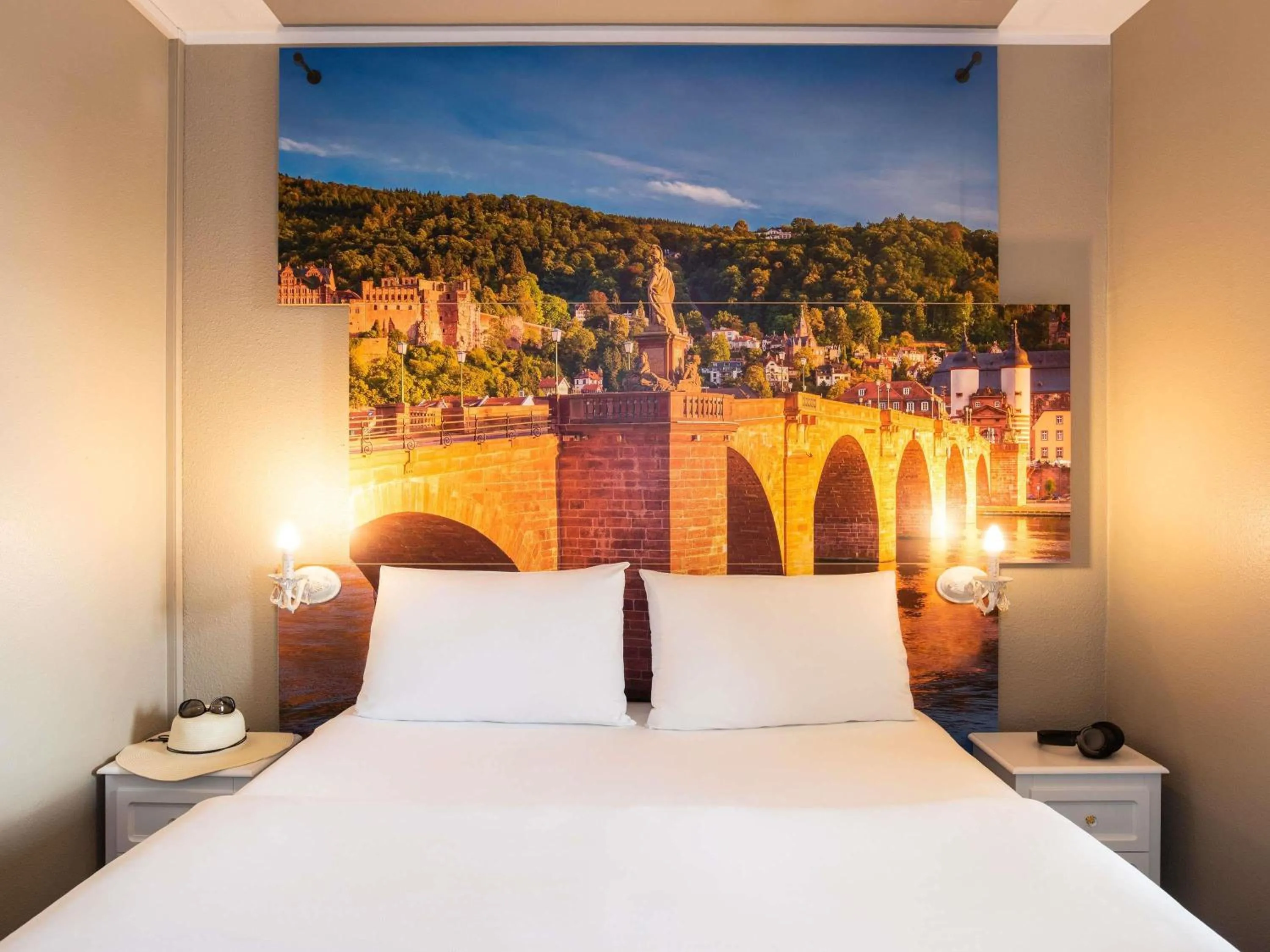 Bedroom, Bed in ibis Heidelberg Hauptbahnhof