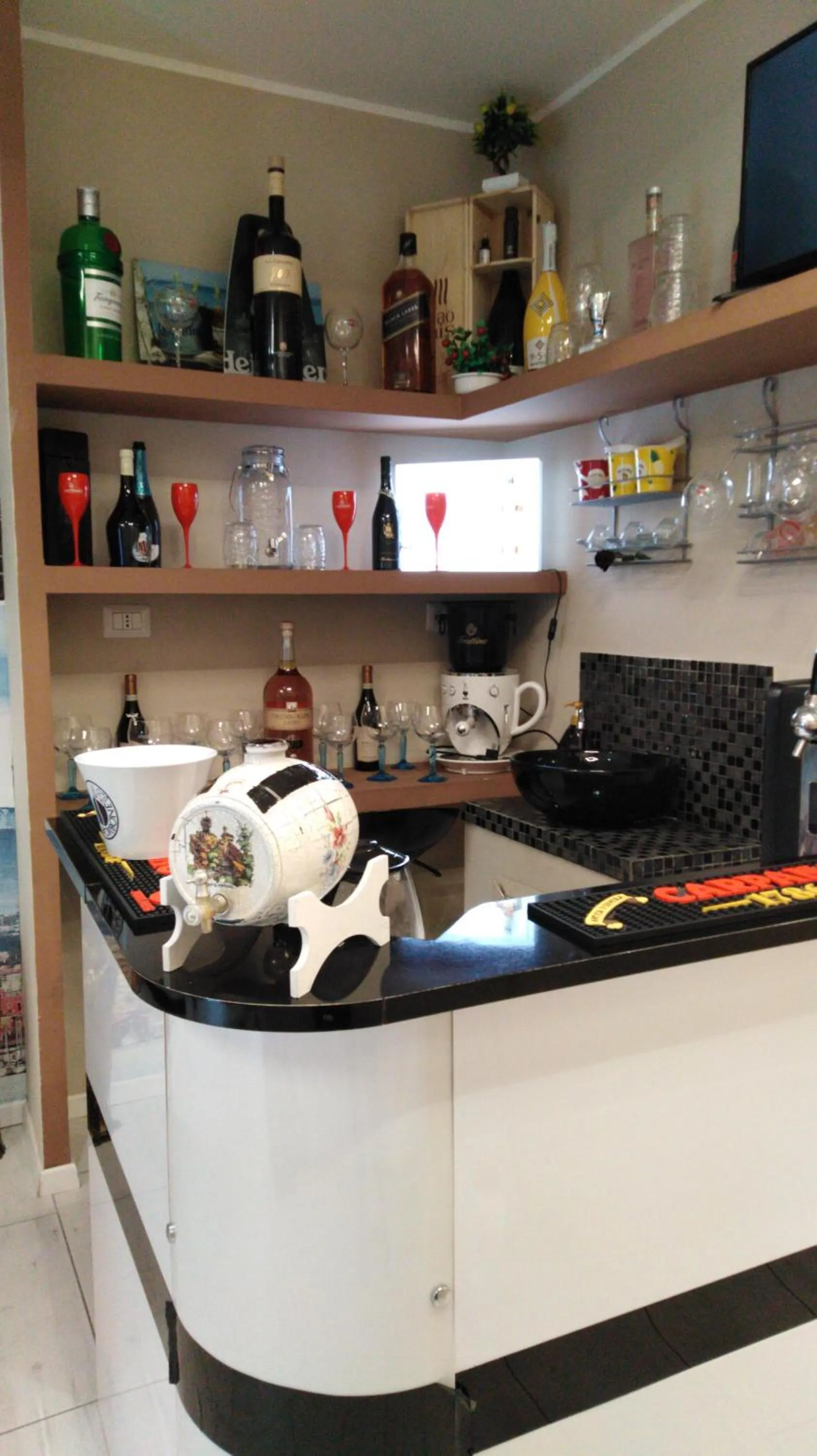 Kitchen or kitchenette in Primo Hotel