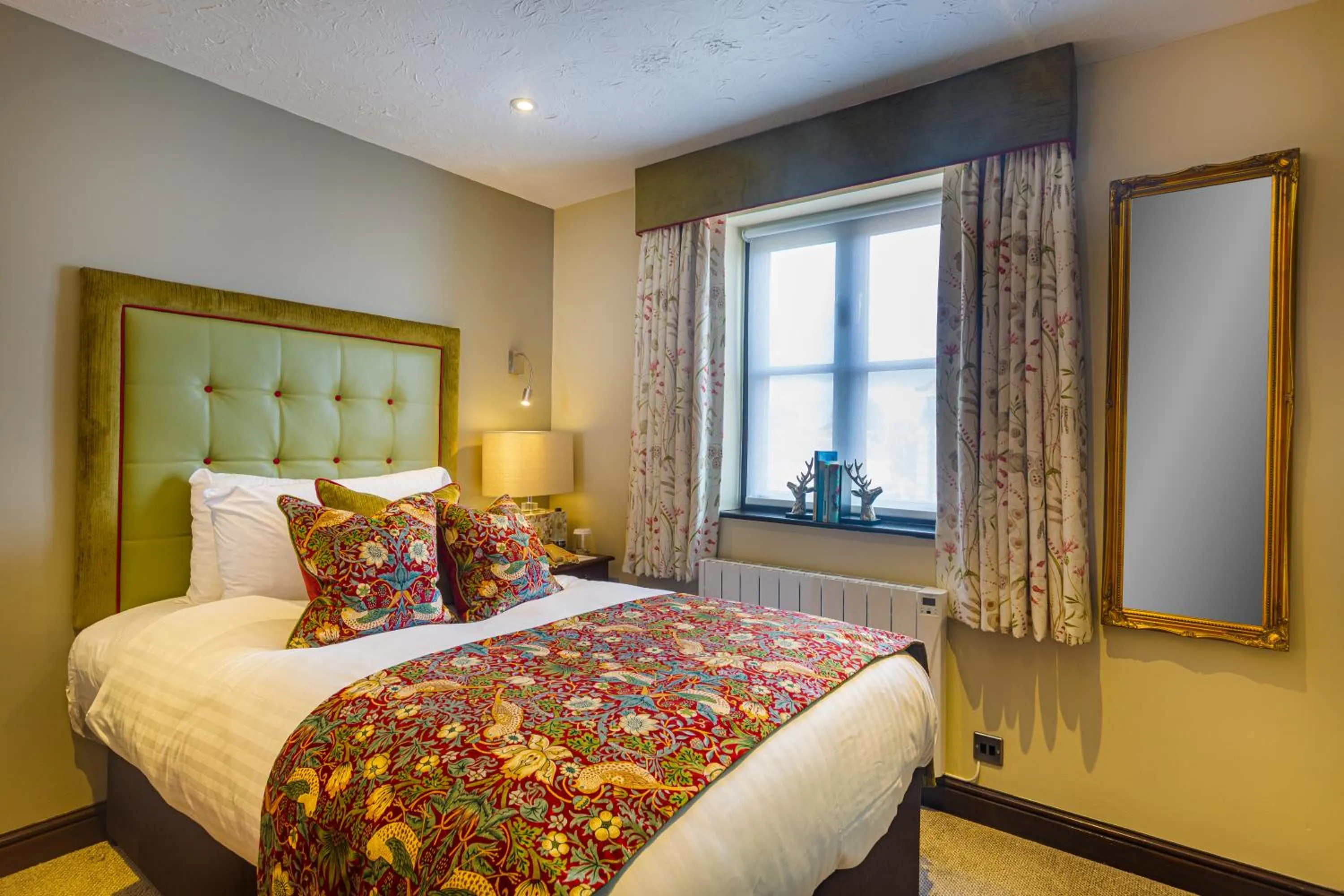 Bedroom, Bed in The Bell Inn, Stilton, Cambridgeshire - The Coaching Inn Group