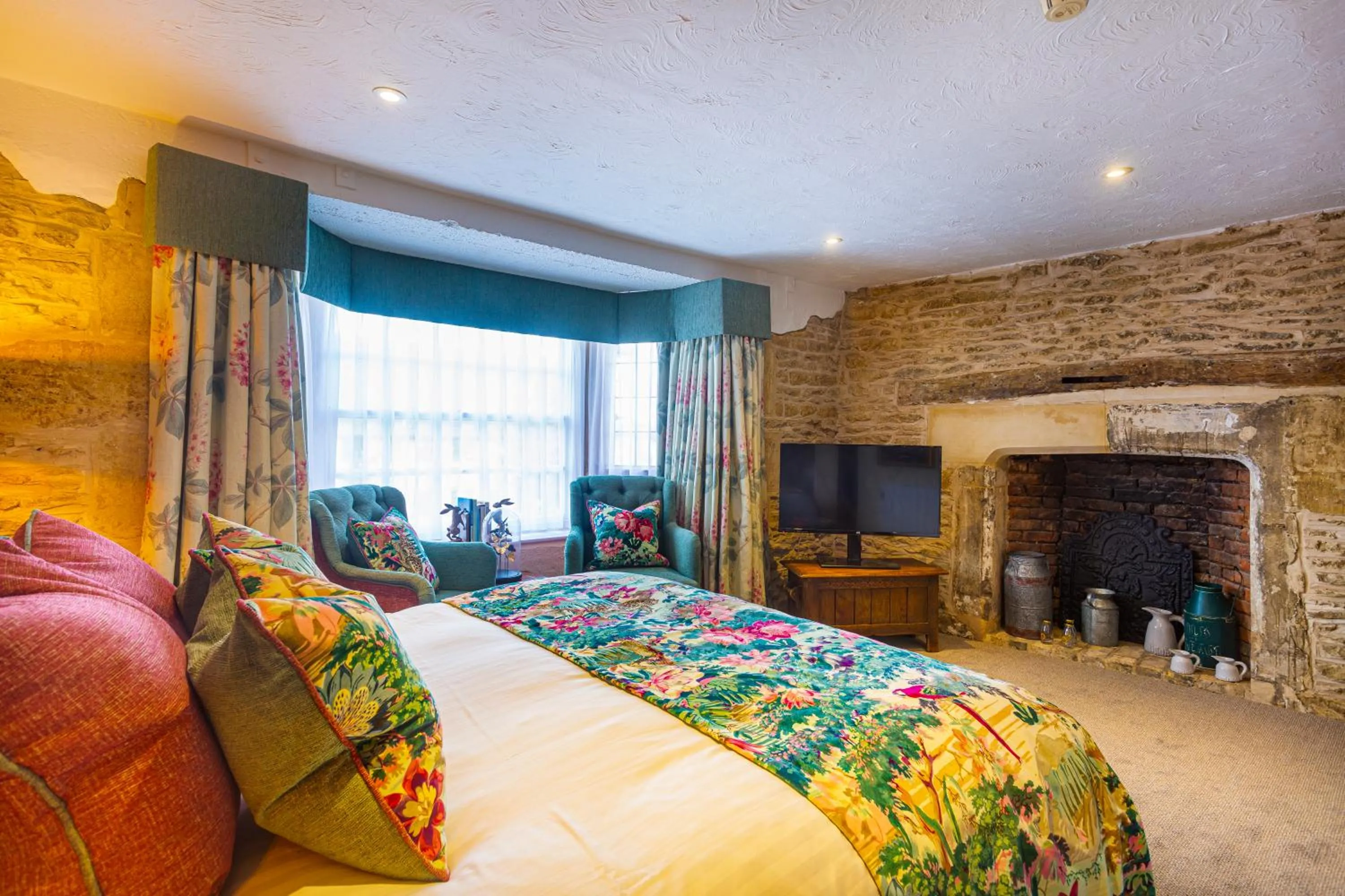 Bedroom, Bed in The Bell Inn, Stilton, Cambridgeshire - The Coaching Inn Group