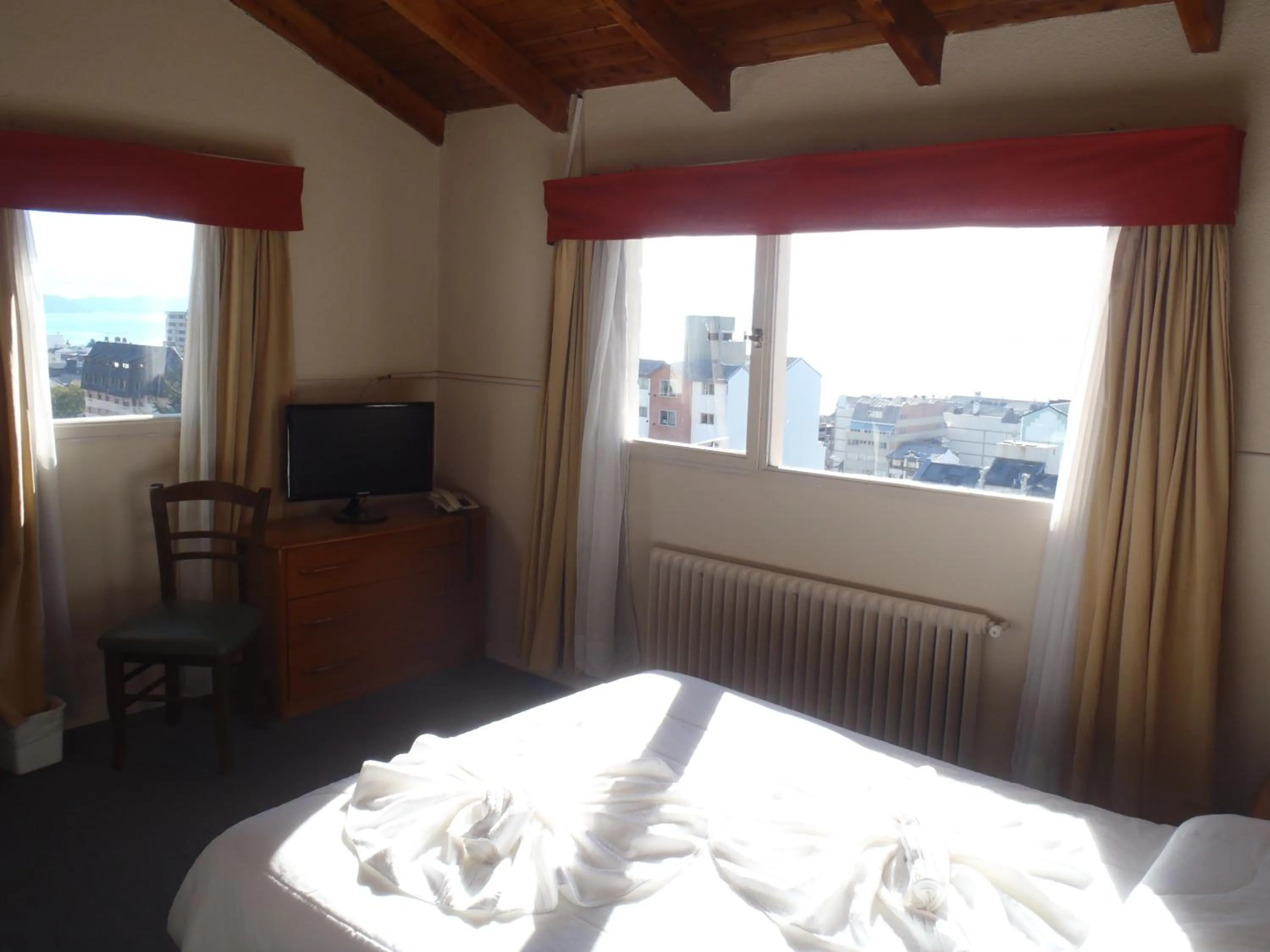 View (from property/room), Bed in Hotel Cottbus