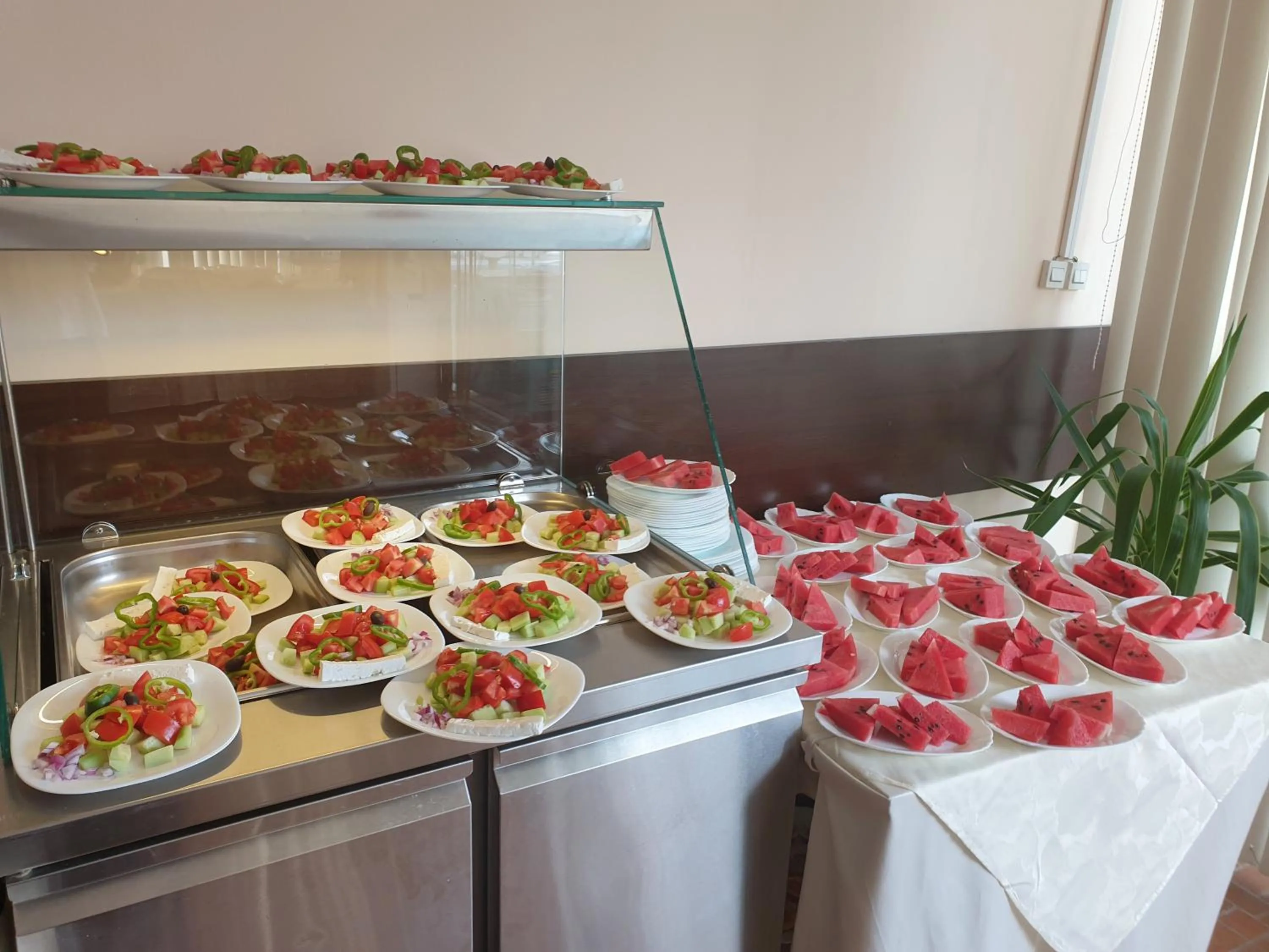 Food in Apart Hotel Vechna R