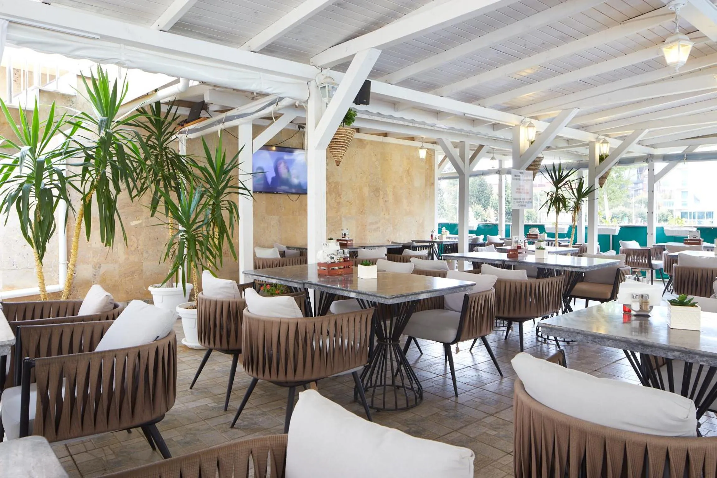 Restaurant/places to eat in Apart Hotel Vechna R