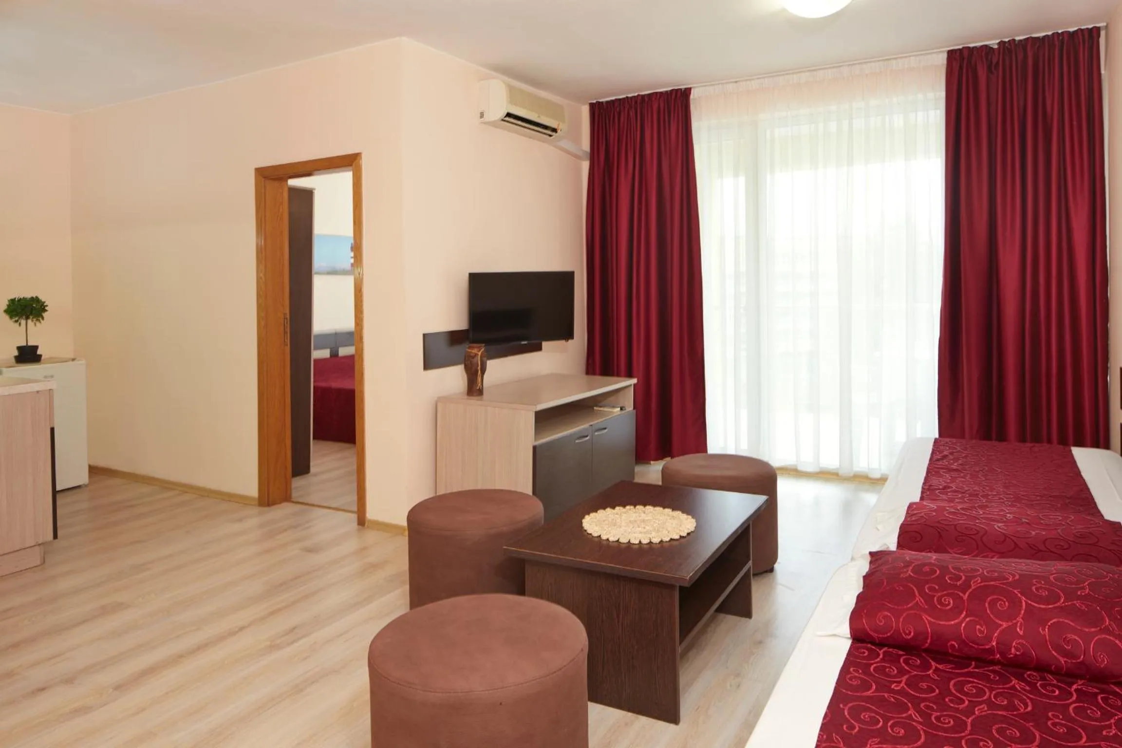 Property building, Bed in Apart Hotel Vechna R