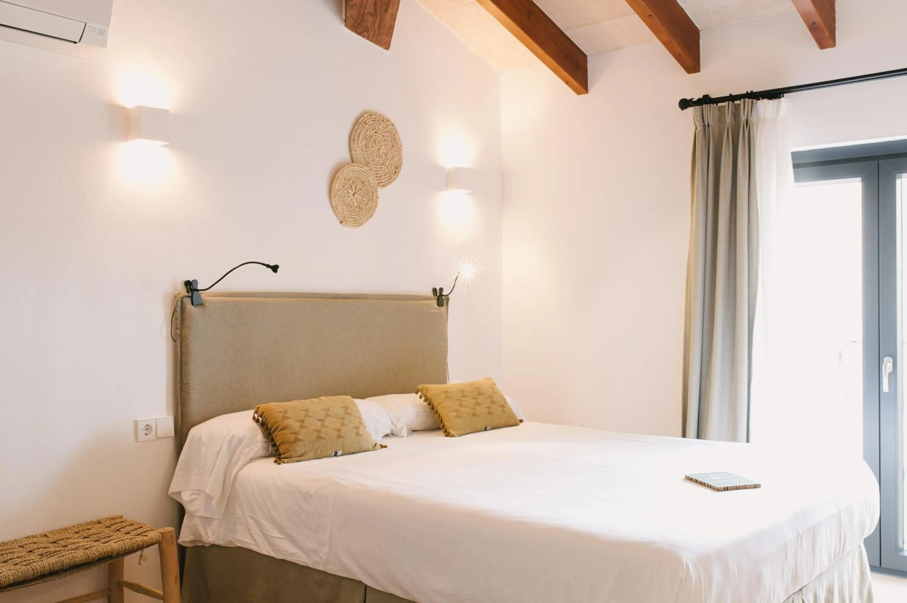 Bed in Curolla Petit Hotel