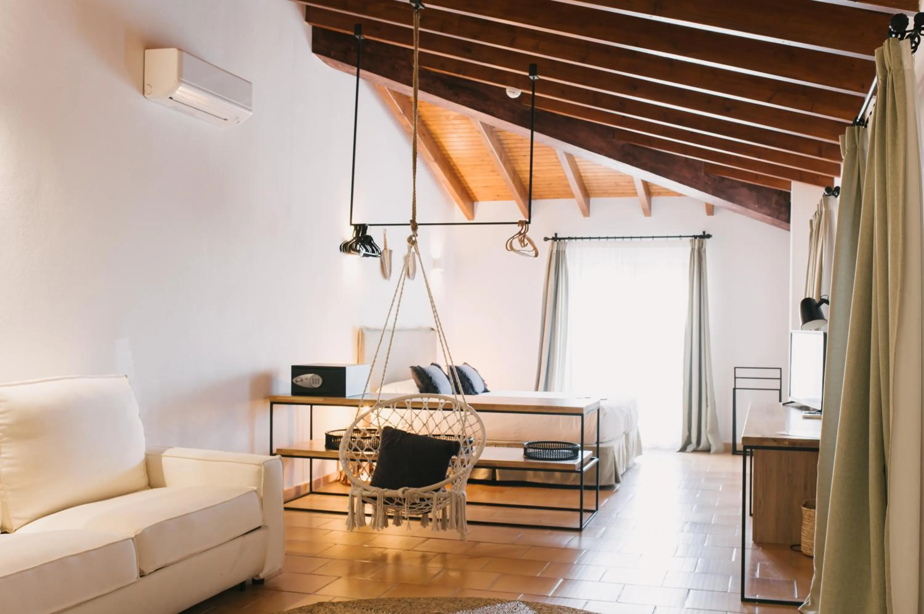 Bed in Curolla Petit Hotel