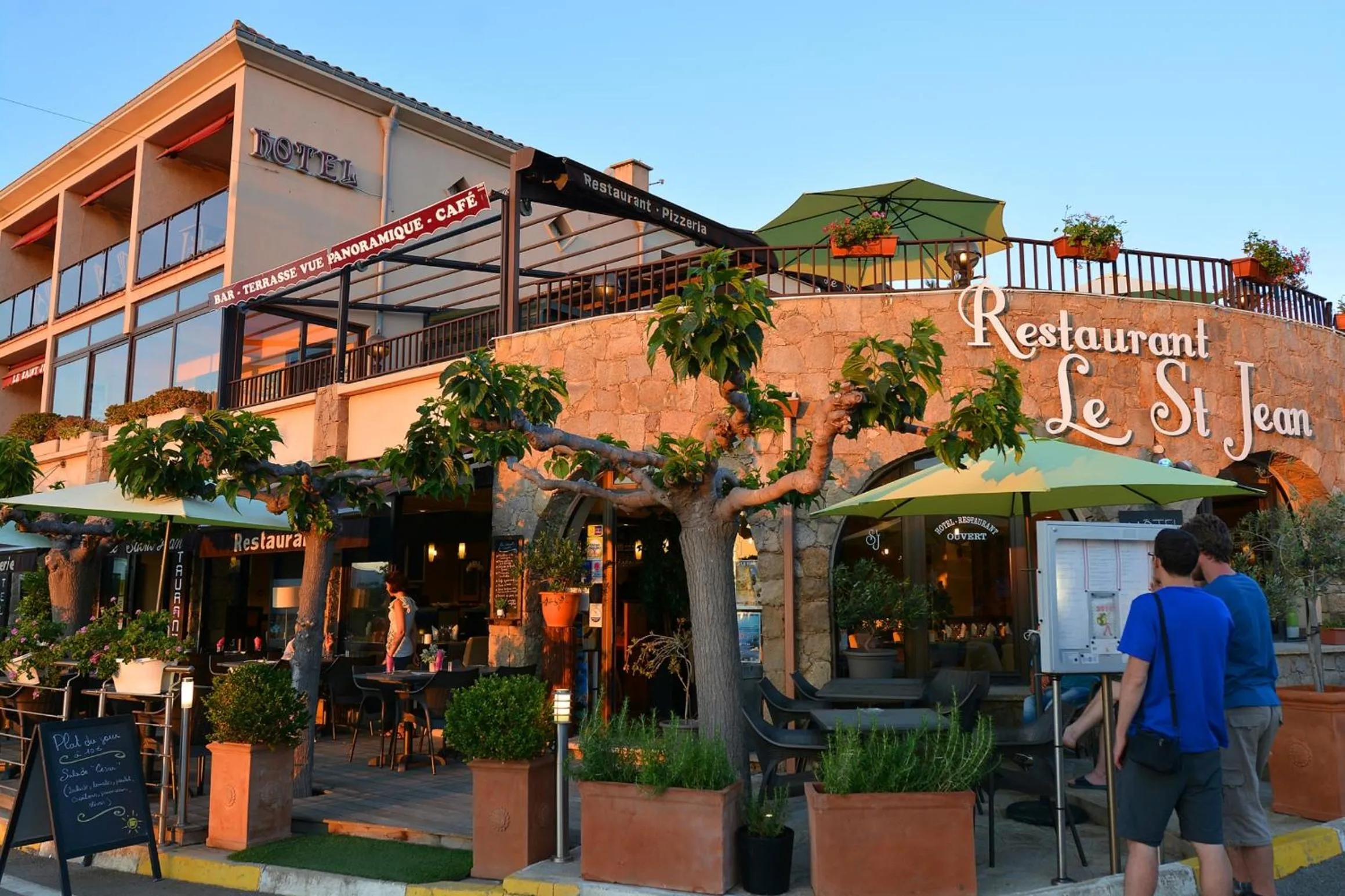 Facade/entrance in Hotel & Restaurant le Saint Jean