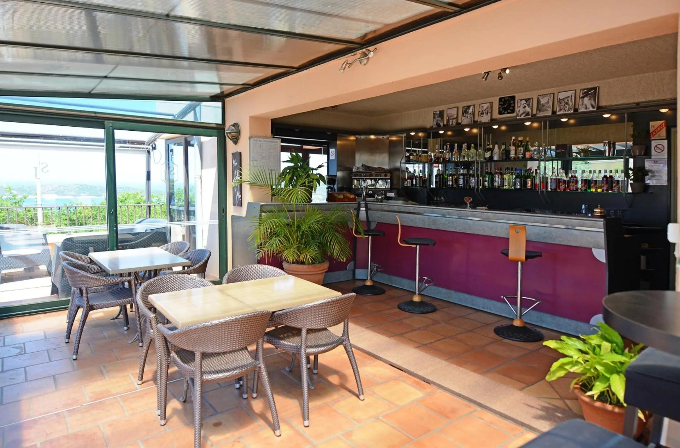 Lounge or bar in Hotel & Restaurant le Saint Jean