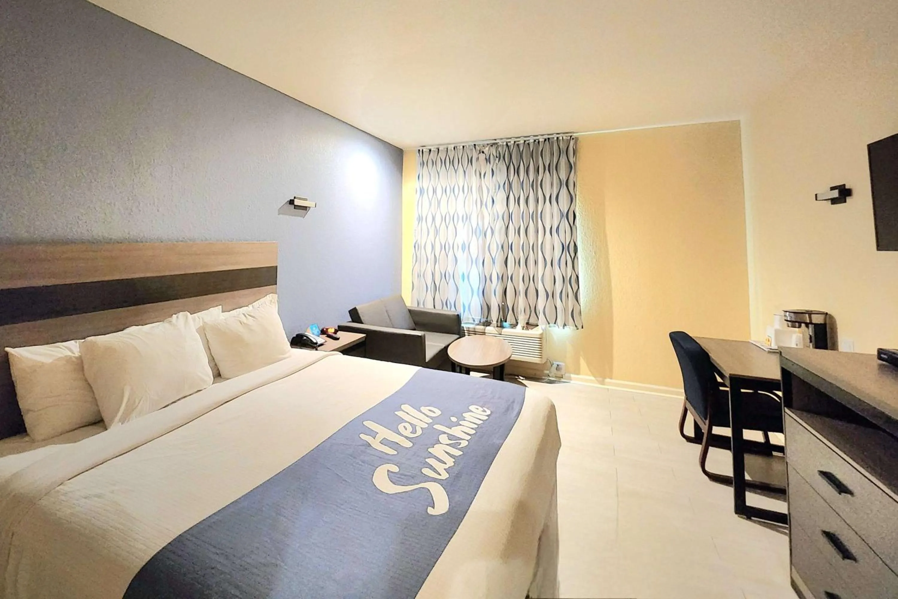 Photo of the whole room, Bed in Days Inn by Wyndham Freeport