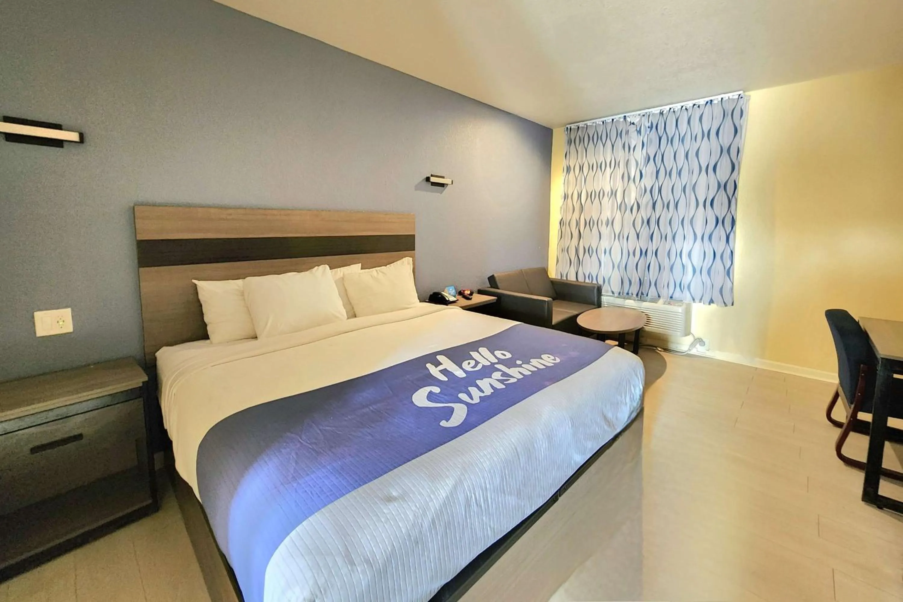 Photo of the whole room, Bed in Days Inn by Wyndham Freeport