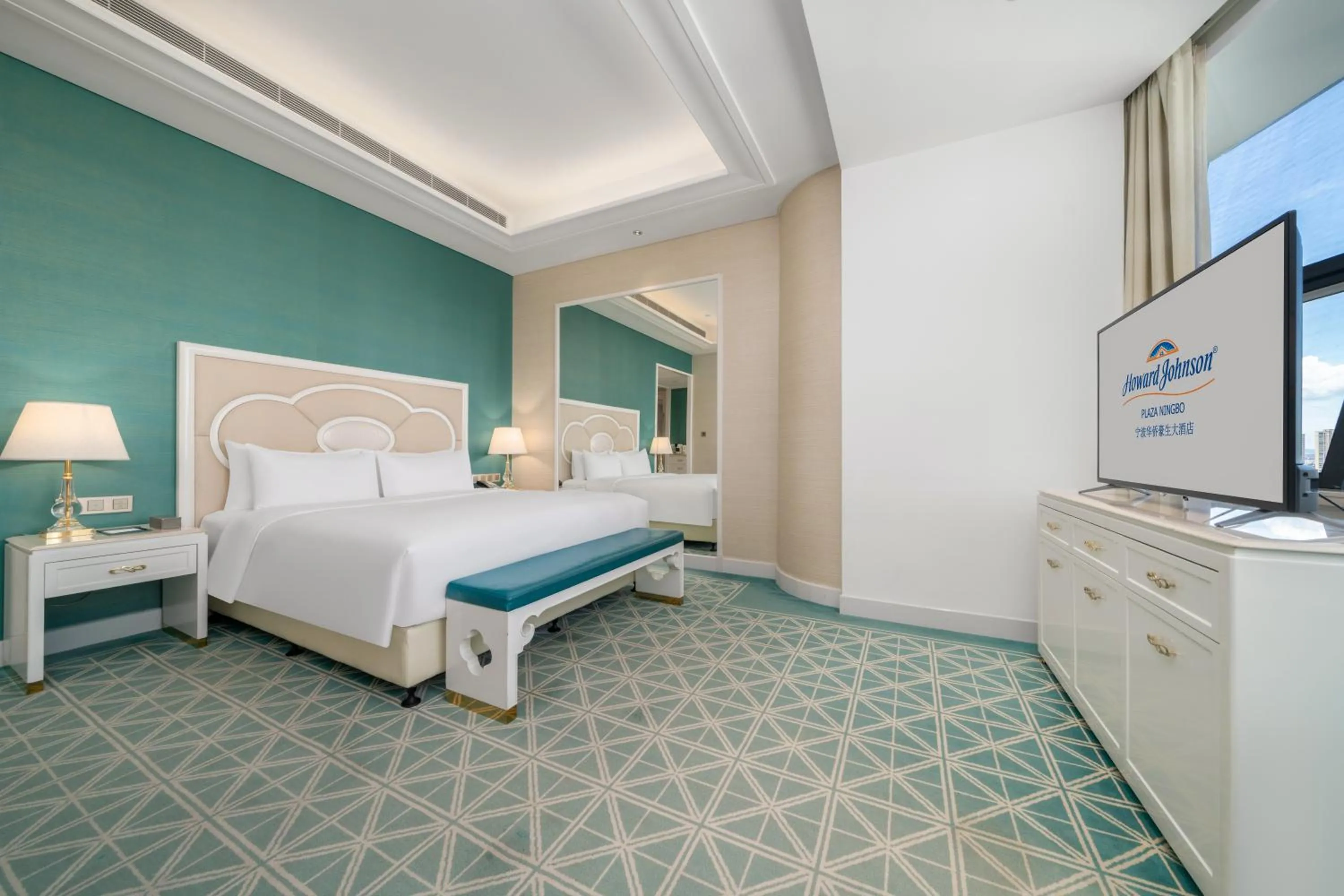 Bed in Howard Johnson Plaza Ningbo