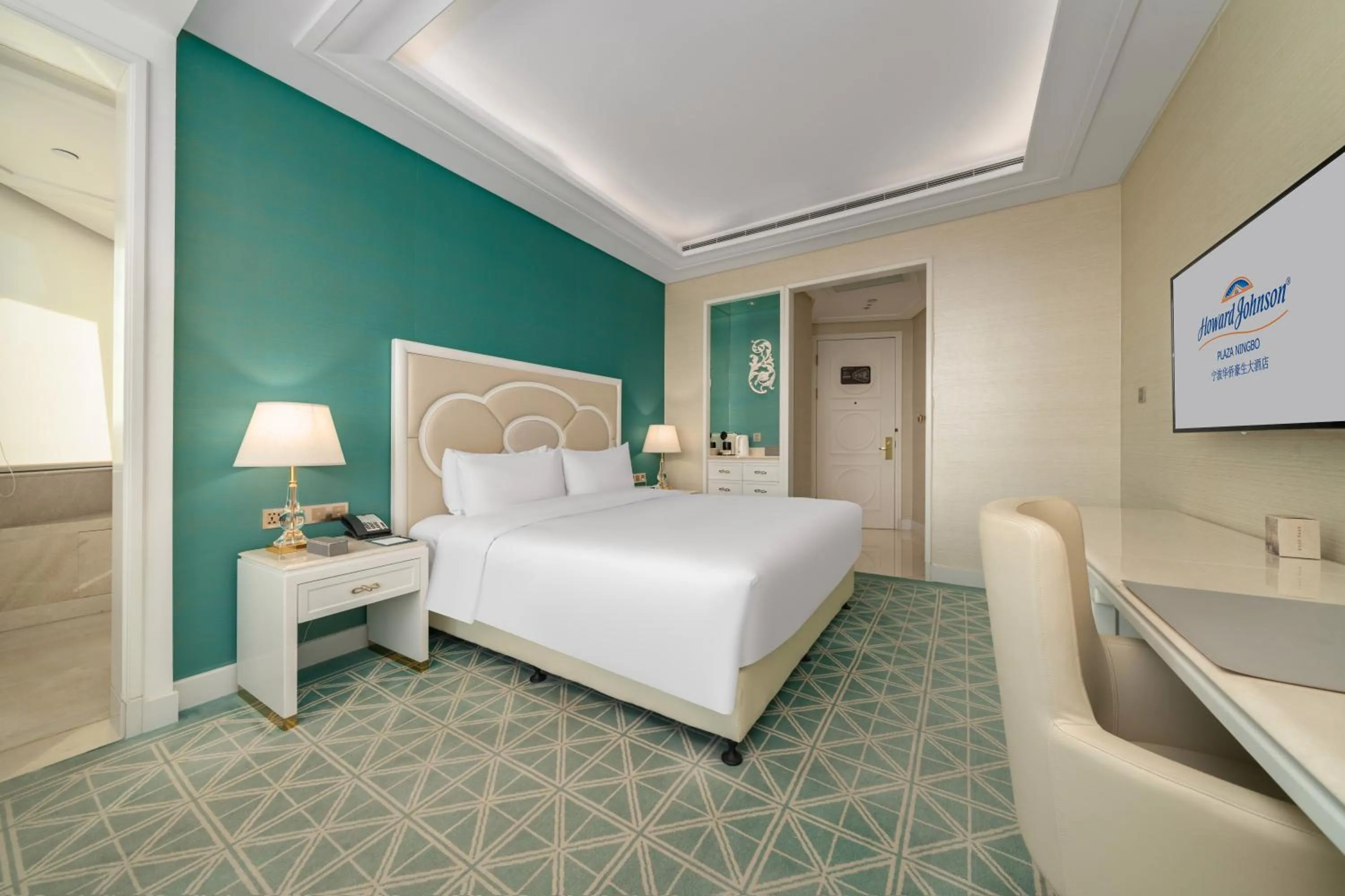 Bed in Howard Johnson Plaza Ningbo