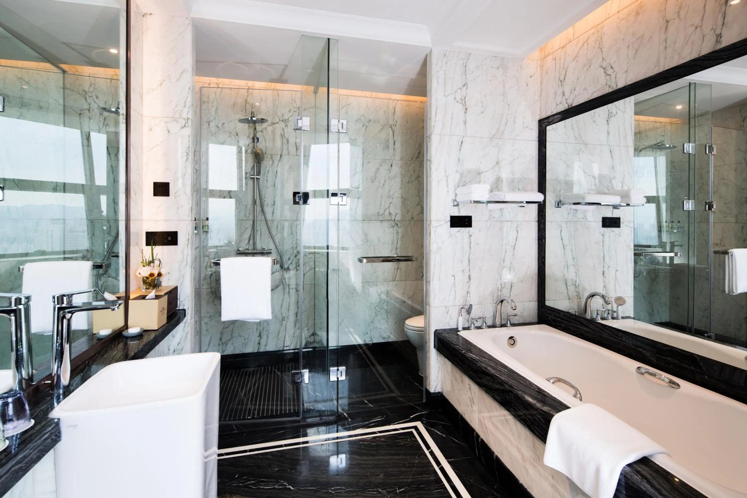 Toilet in Howard Johnson Plaza Ningbo