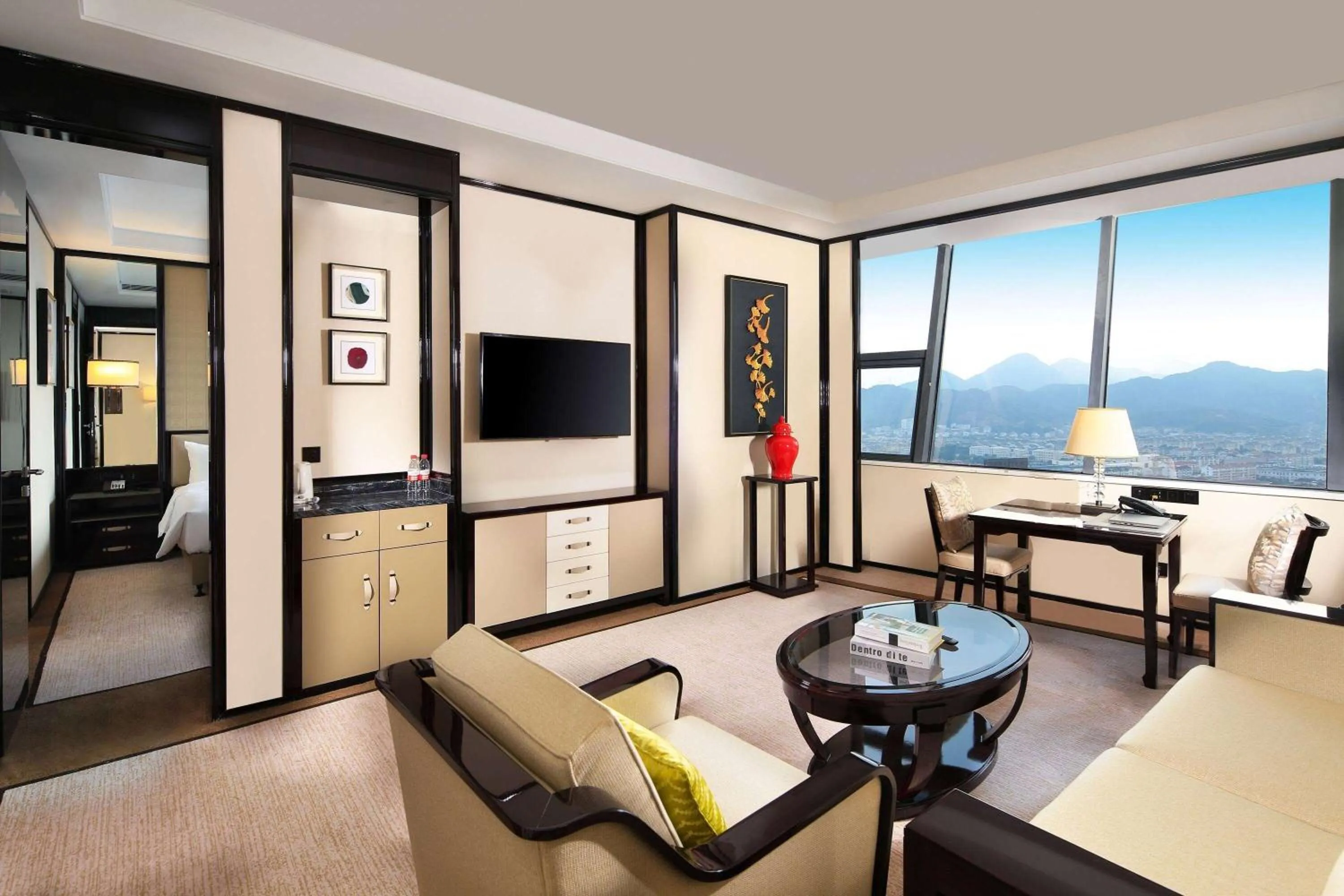 Photo of the whole room in Howard Johnson Plaza Ningbo