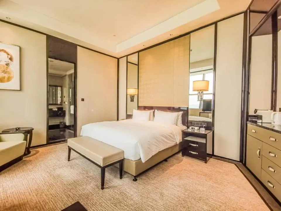 Bed in Howard Johnson Plaza Ningbo