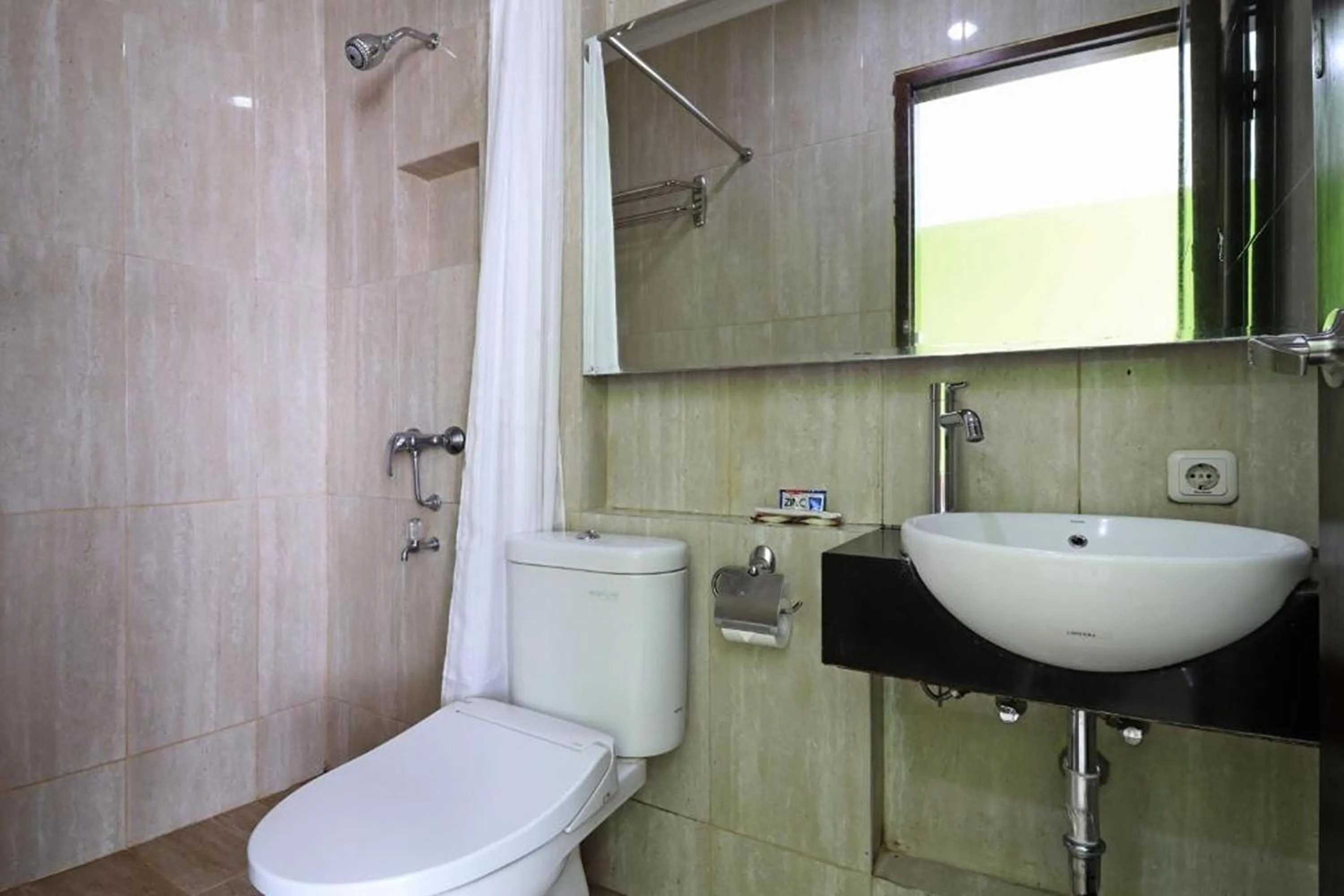 Bathroom in Hotel Bumi Makmur Indah