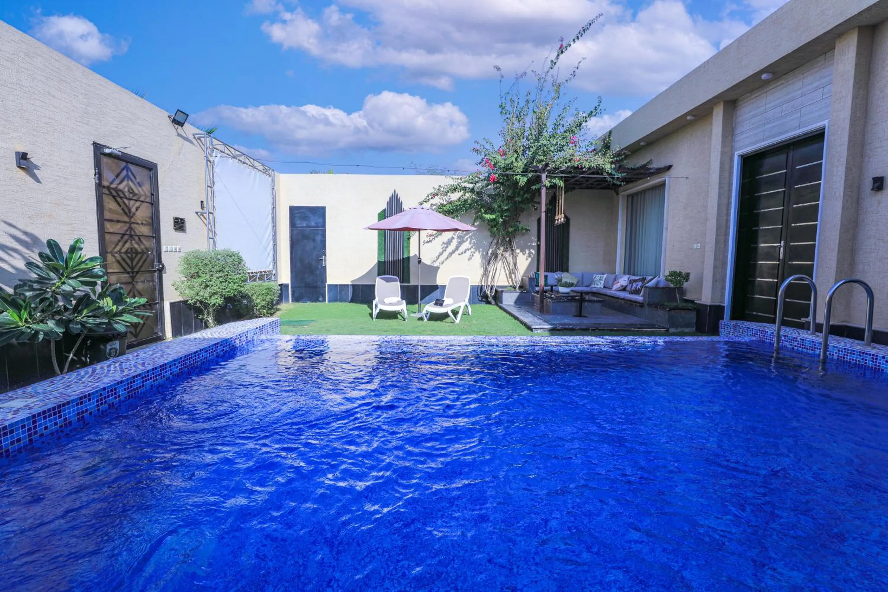 The Corner Hotel Resorts - Riyadh