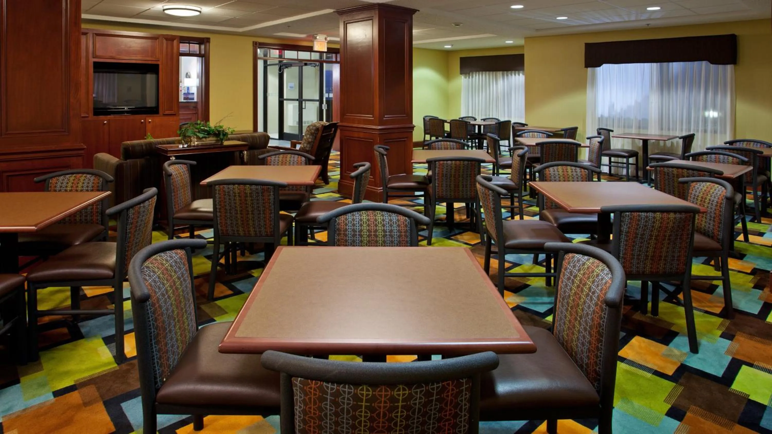 Breakfast in Holiday Inn Express Grove City - Premium Outlet Mall by IHG