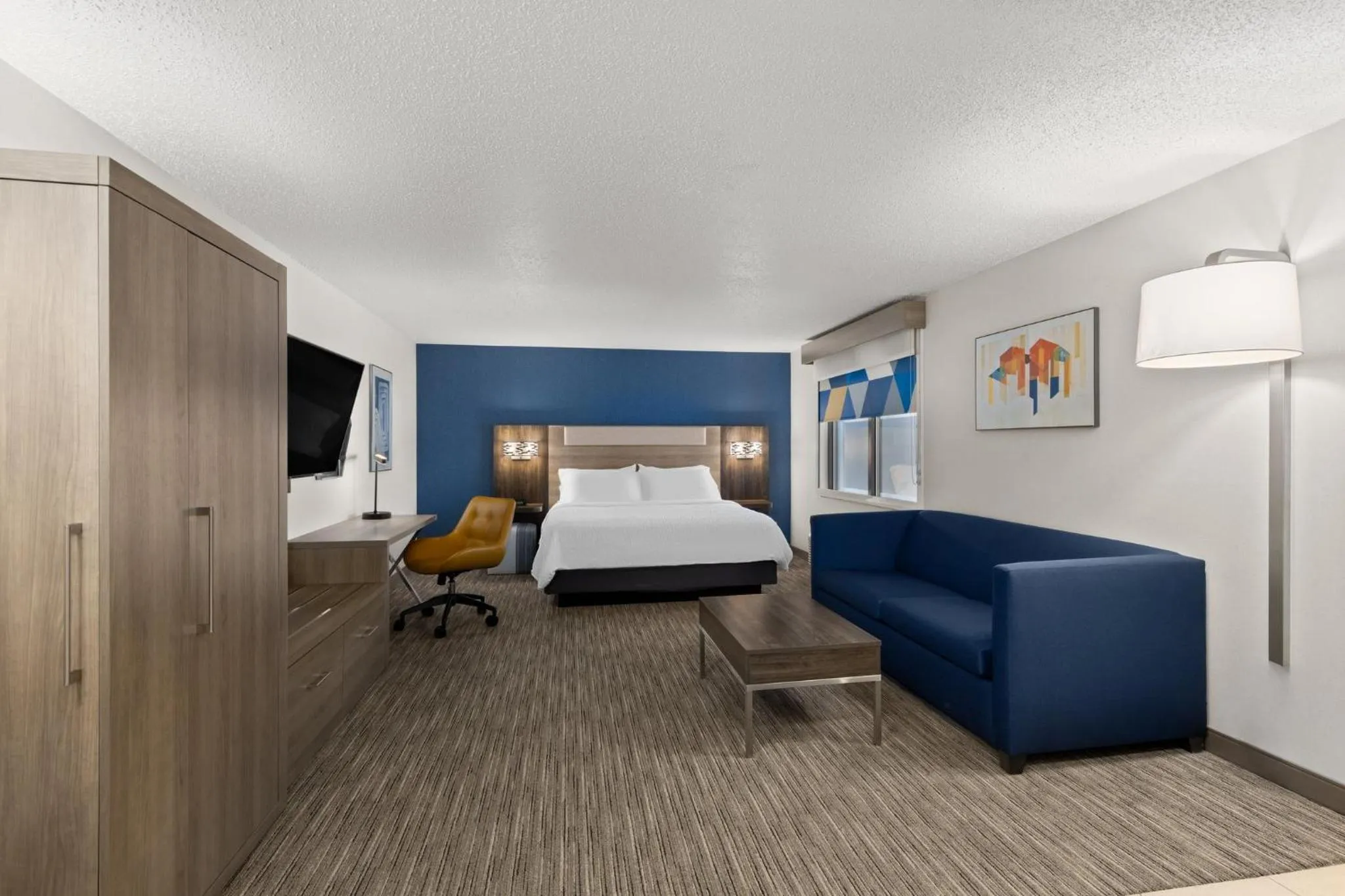 Photo of the whole room, Bed in Holiday Inn Express Grove City - Premium Outlet Mall by IHG