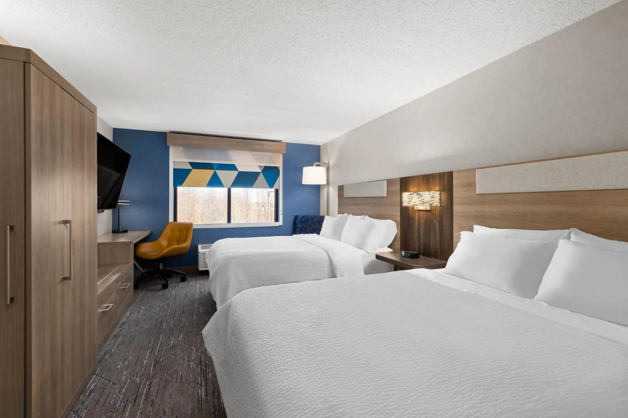 Photo of the whole room, Bed in Holiday Inn Express Grove City - Premium Outlet Mall by IHG